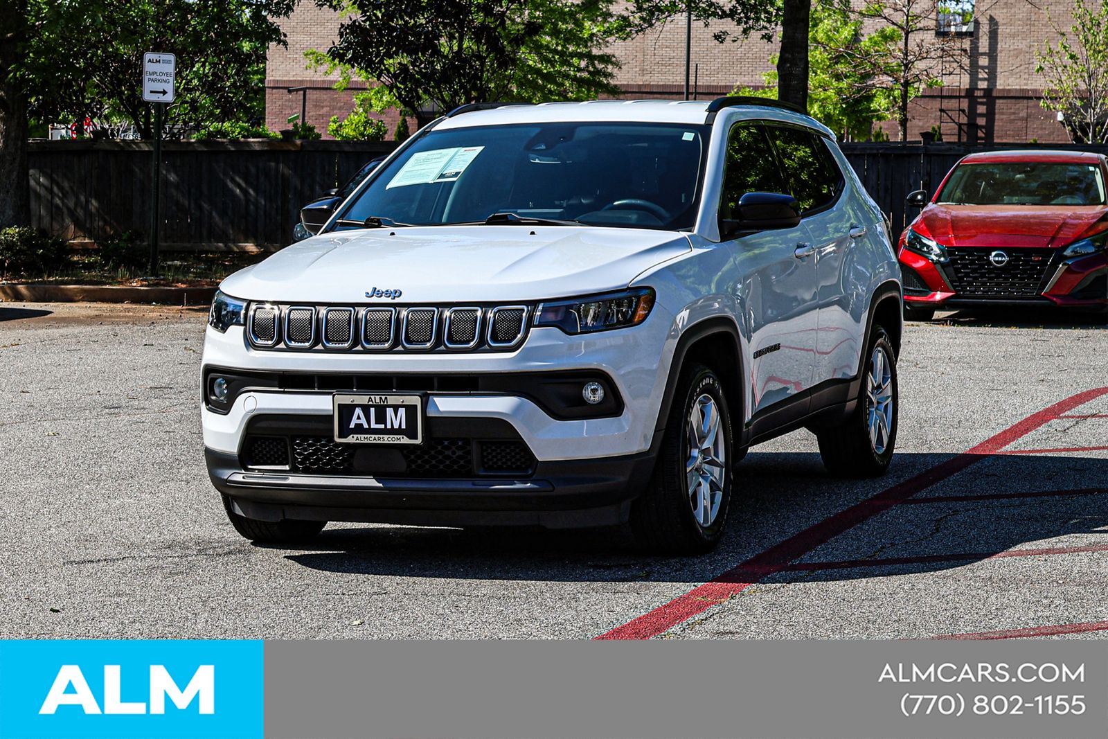 Used 2022 White Jeep Latitude image 4