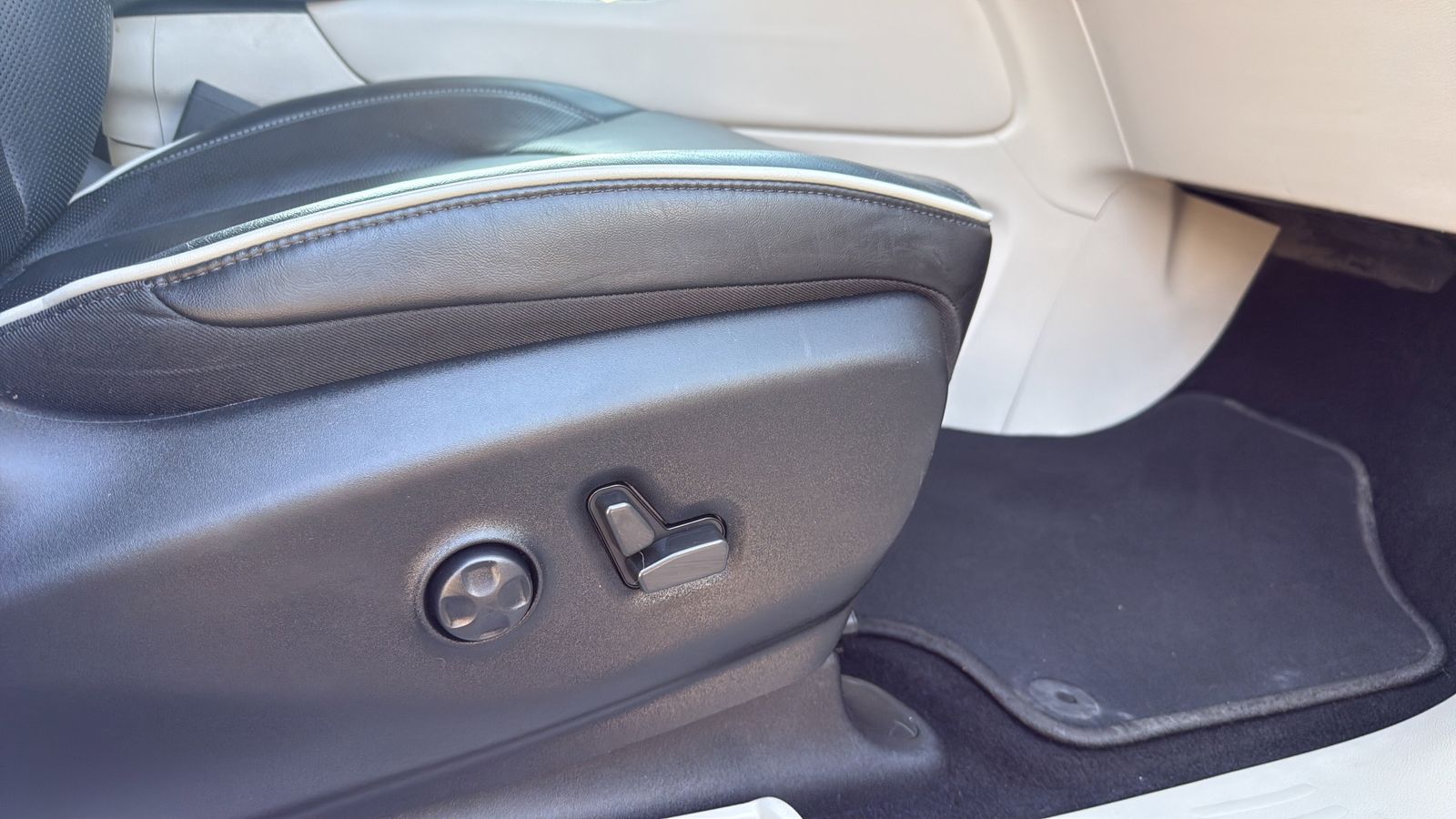 Used Car 2021 Chrysler Pacifica  Limited For Sale Under $30,000 In Austin, Texas