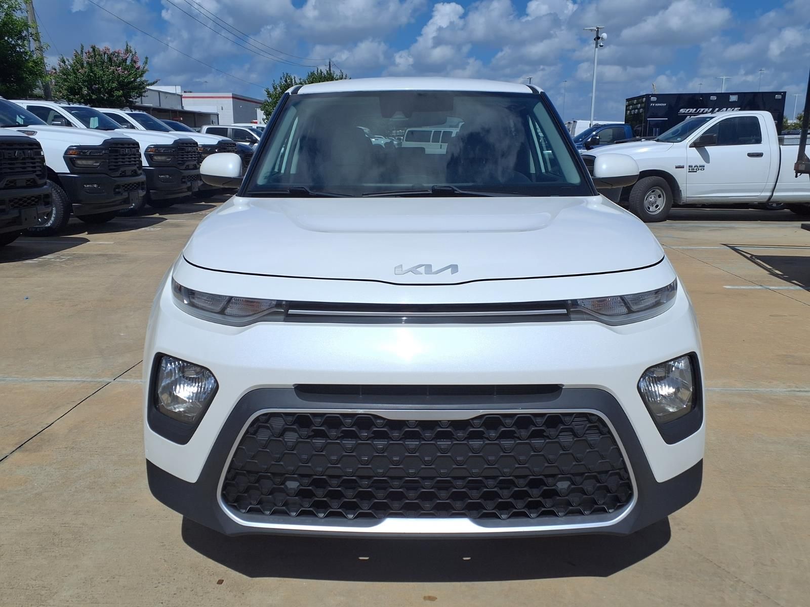 2022 Kia Soul LX White at Gullo Toyota