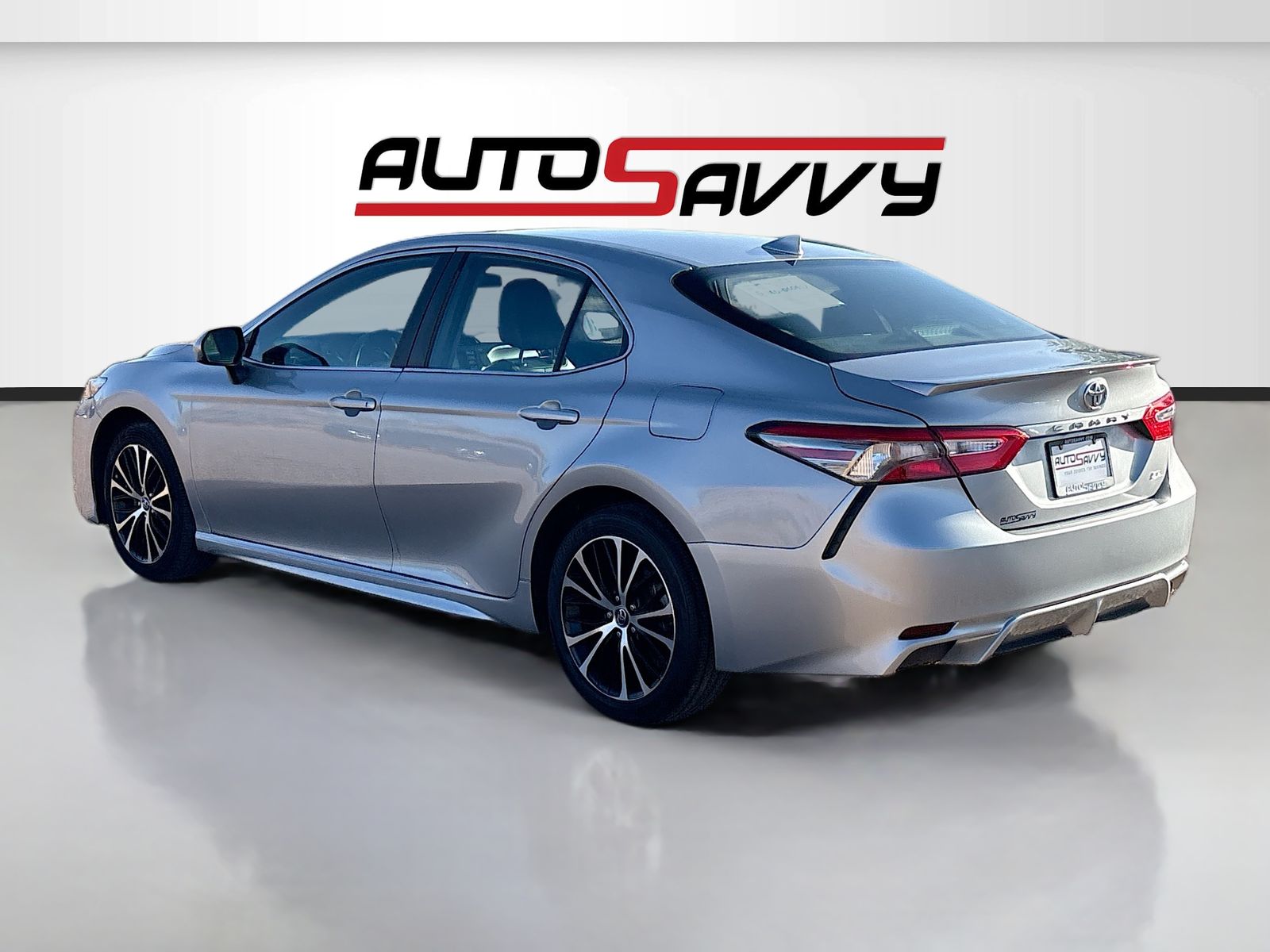 Used 2020 Silver Toyota SE image 5