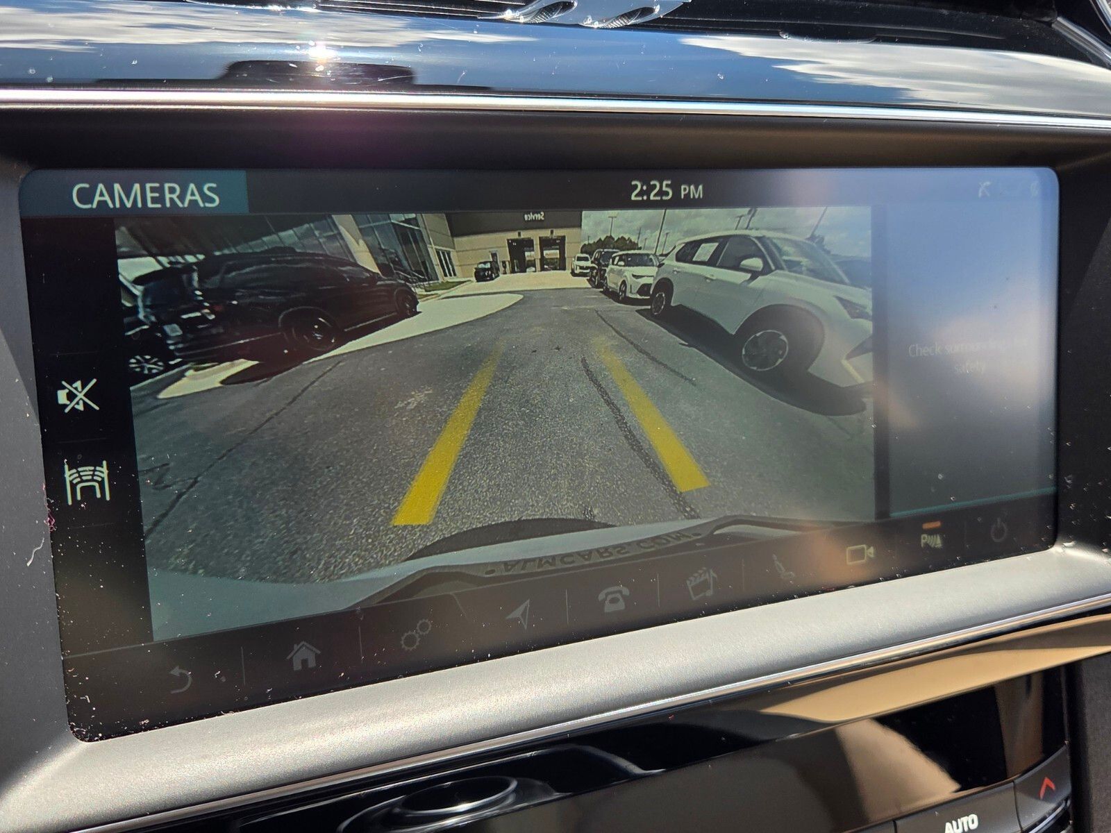 Used 2019  Jaguar 25t image 22