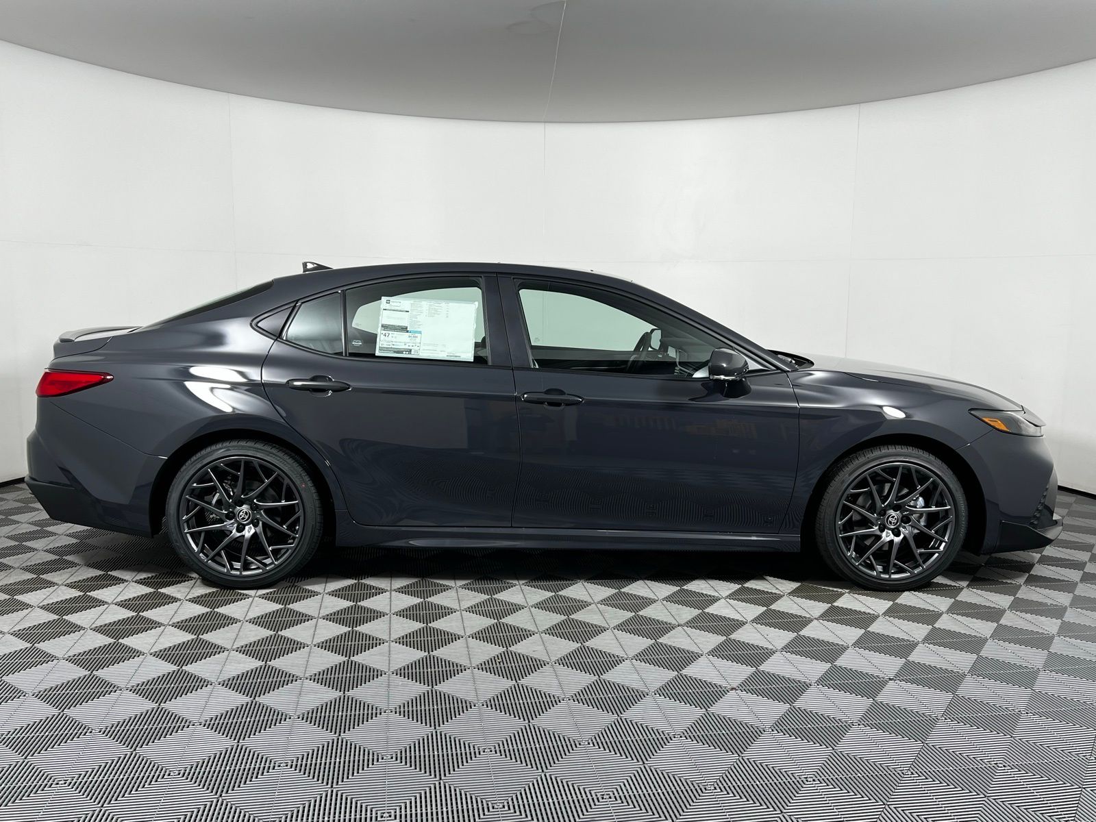 2025 Toyota Camry SE 4