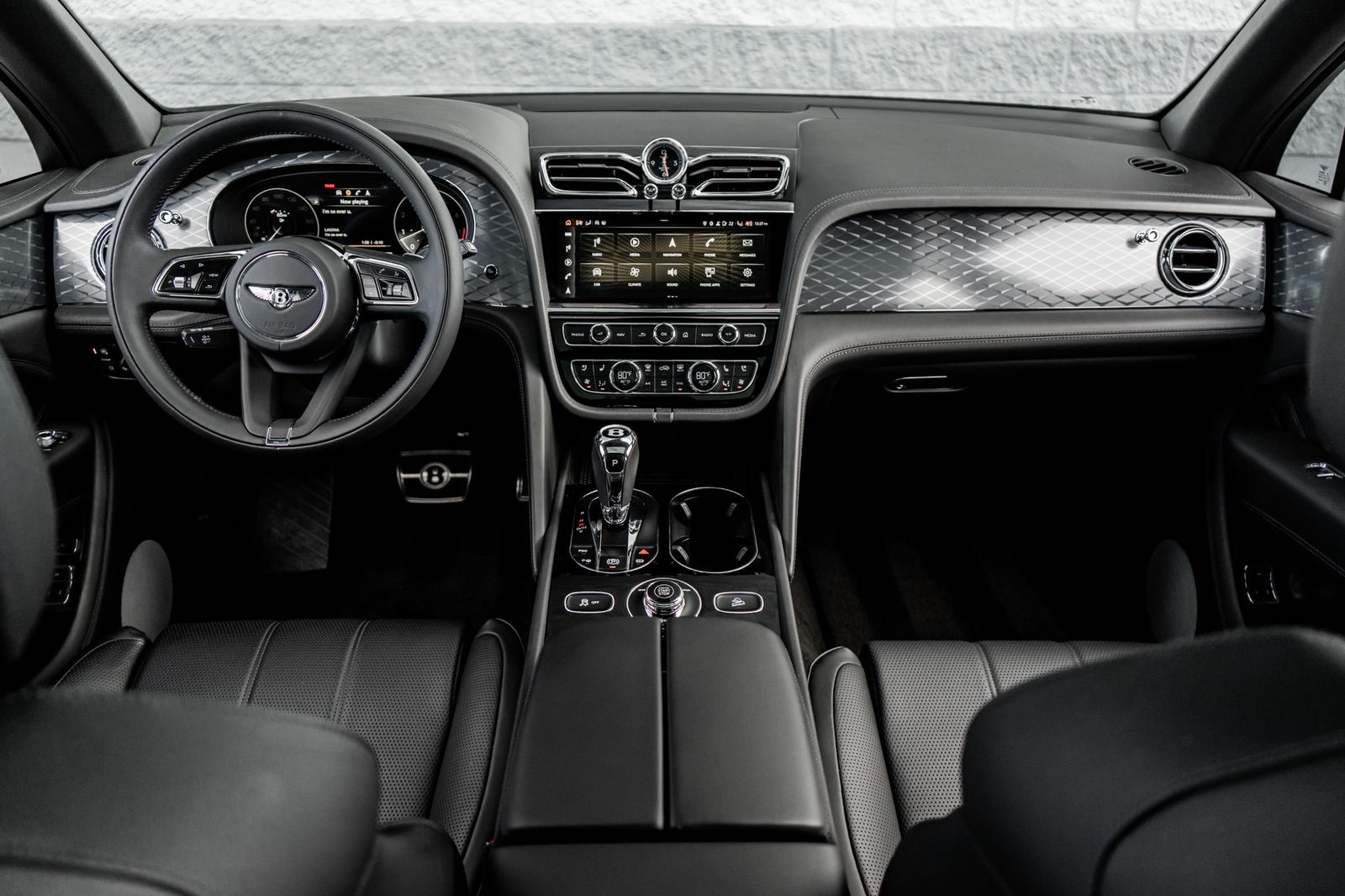 2022 Bentley Bentayga V8 photo 3