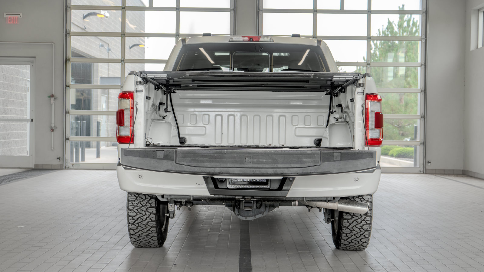 2022 Ford F-150 Platinum — foto completa 16 de 33