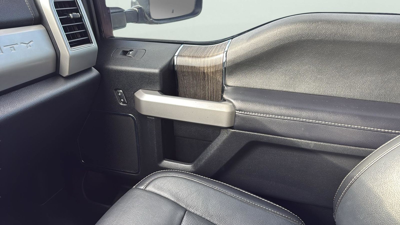 Used Car 2020 Ford F-350sd  Lariat For Sale Under $40,000 In Austin, Texas