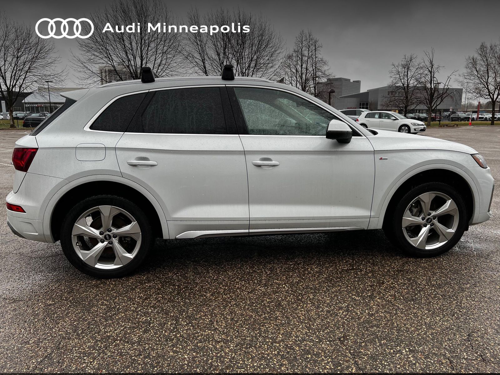 View vehicle photo 7