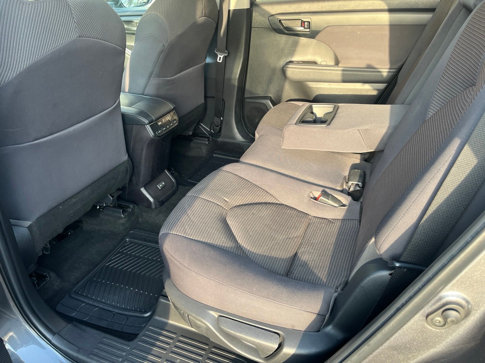 Used Car 2023 Toyota Highlander  Le For Sale Under $30,000 In Austin, Texas