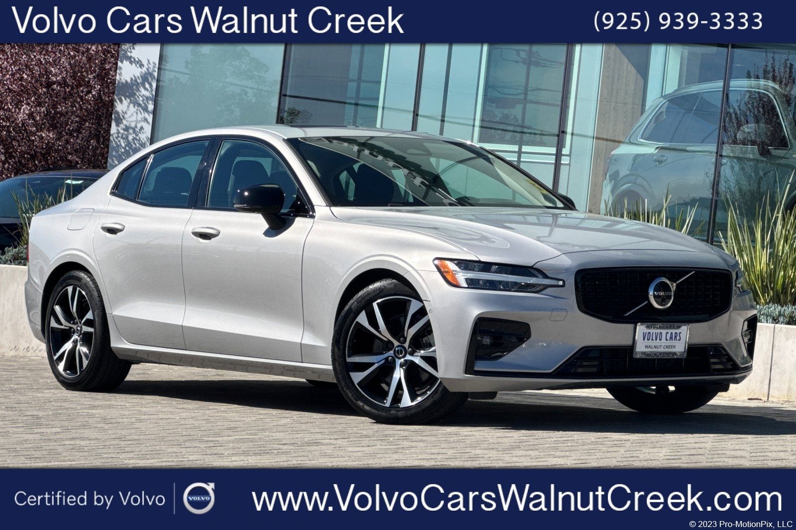 2024 Volvo S60 B5 Plus Dark Theme AWD