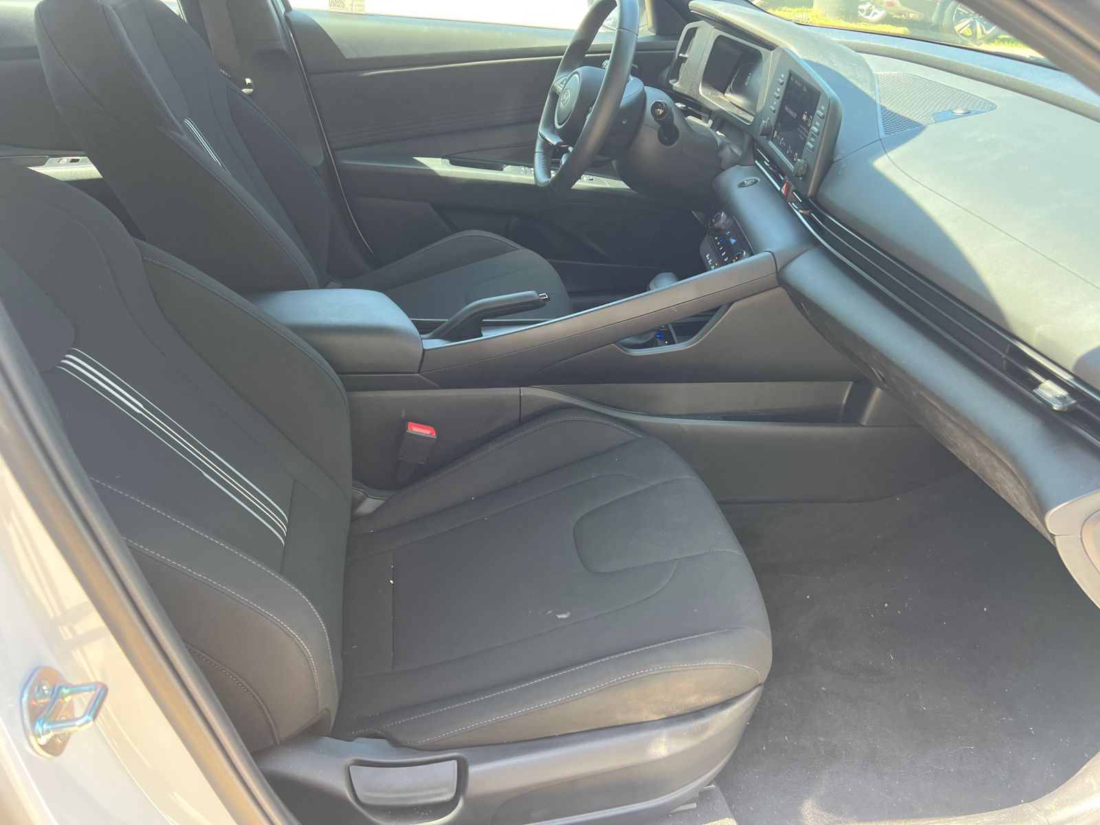 Used 2025 White Hyundai SEL Sport image 12