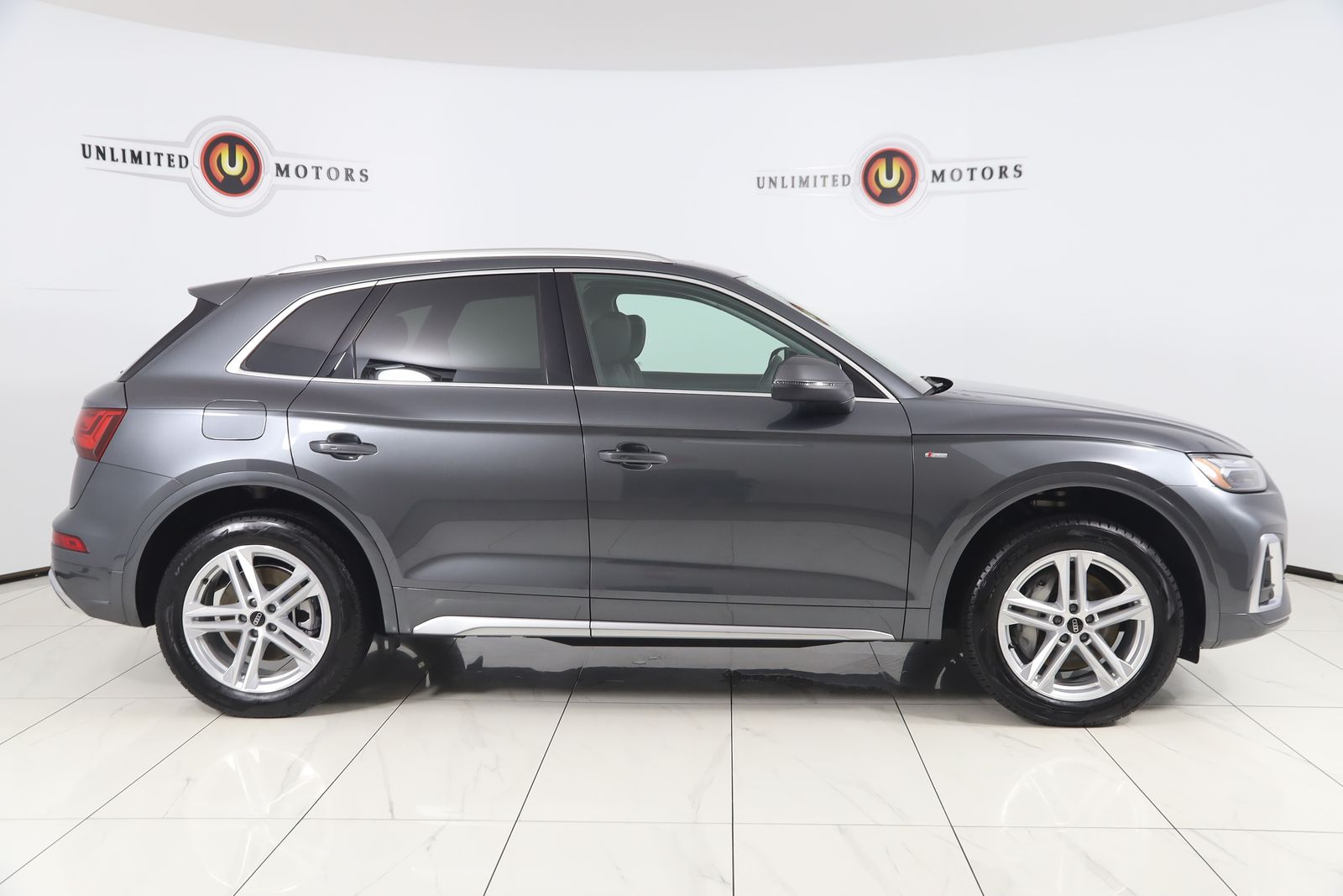 View vehicle photo 2