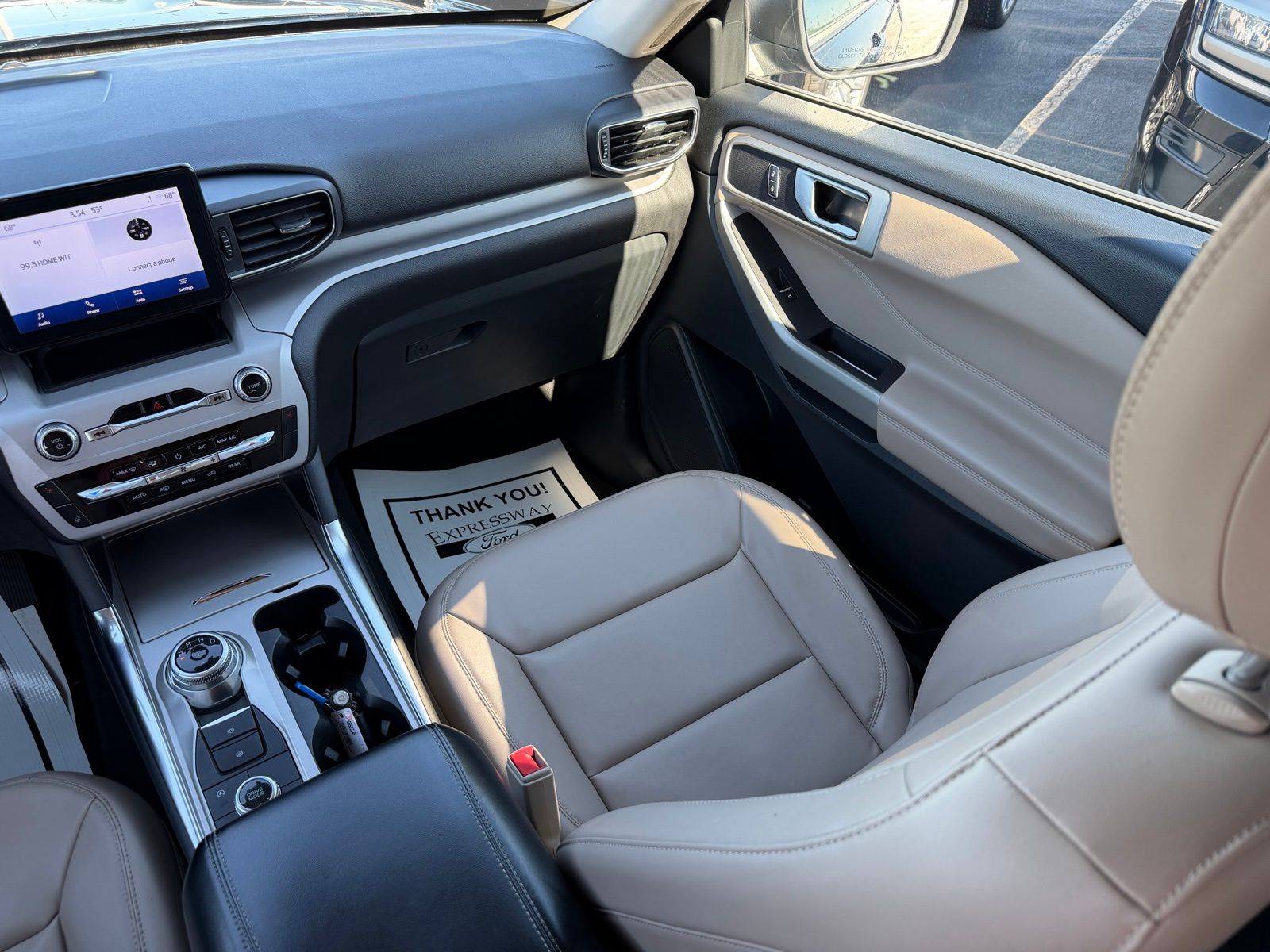 2023 Ford Explorer image 19
