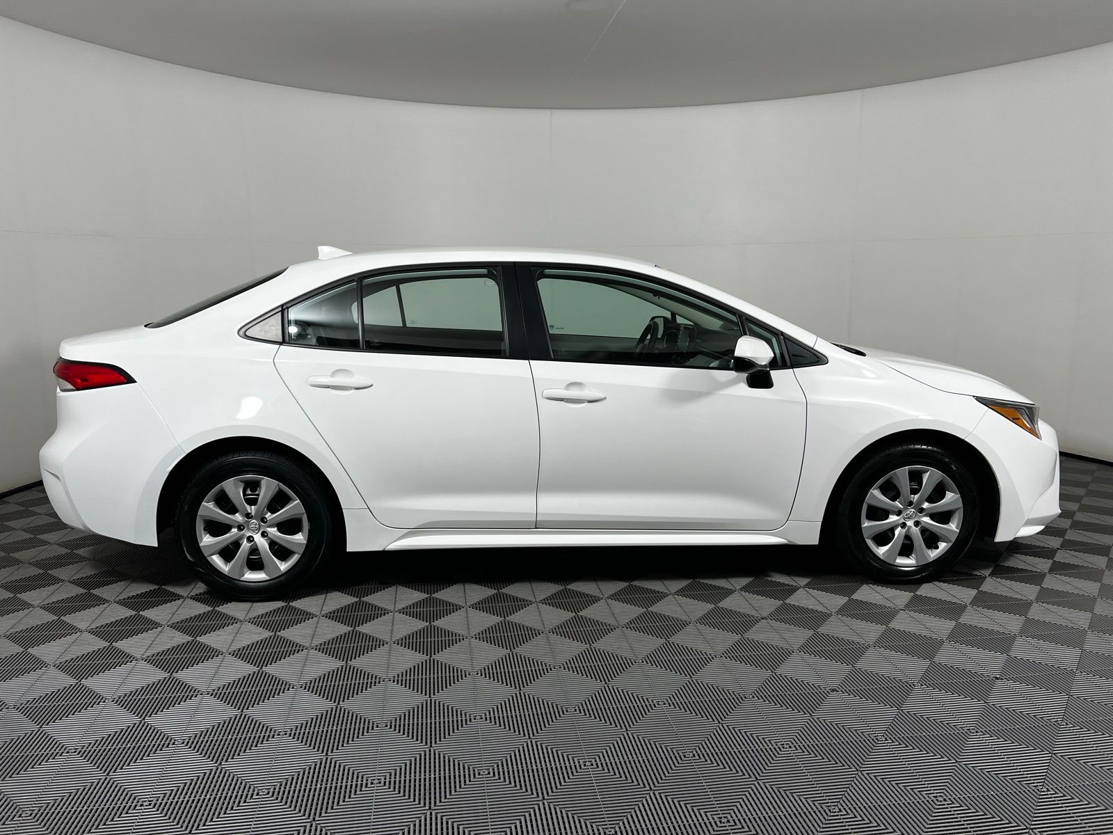 2022 Toyota Corolla LE 4