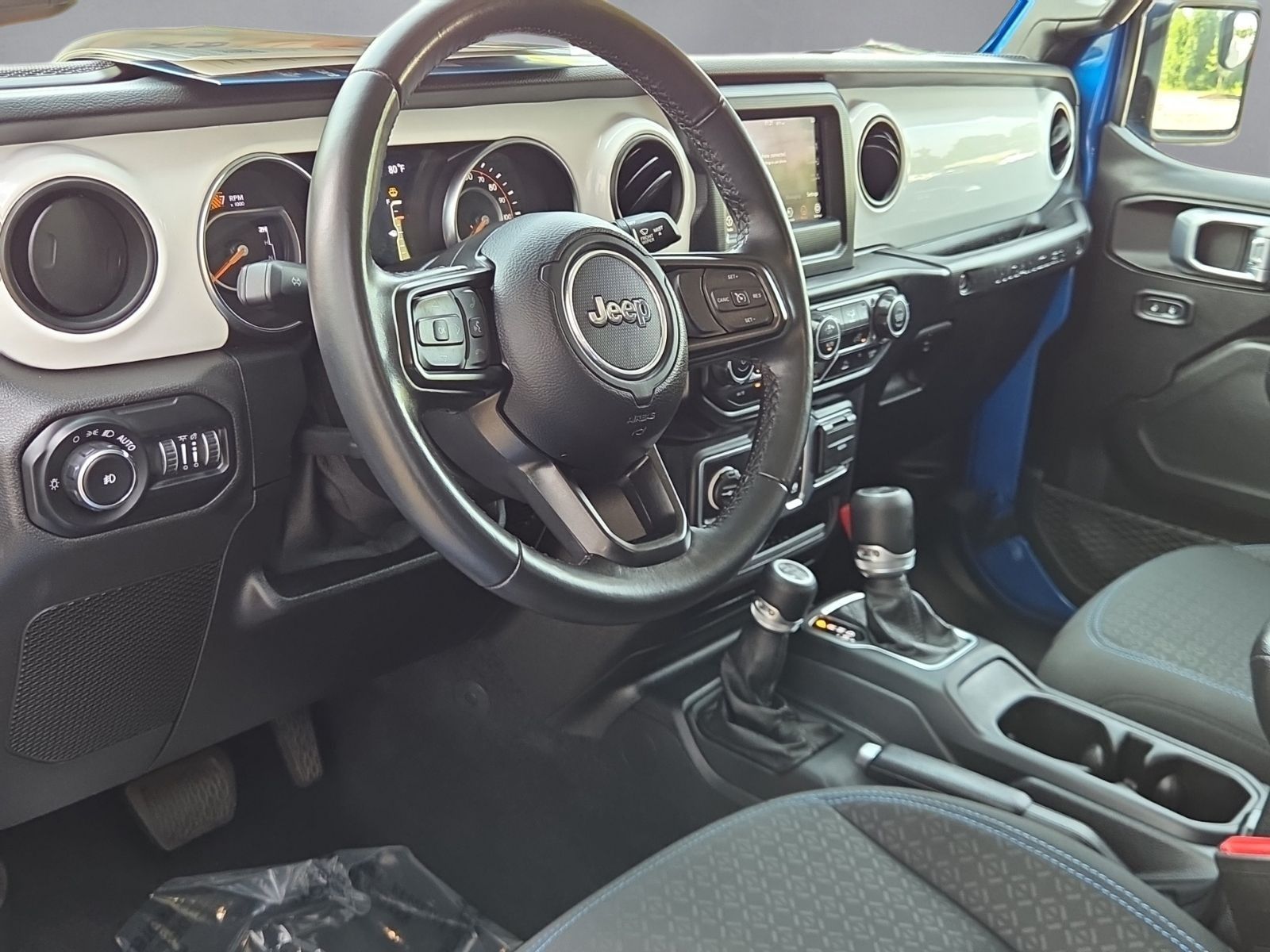 Used 2021 Blue Jeep Sport image 3