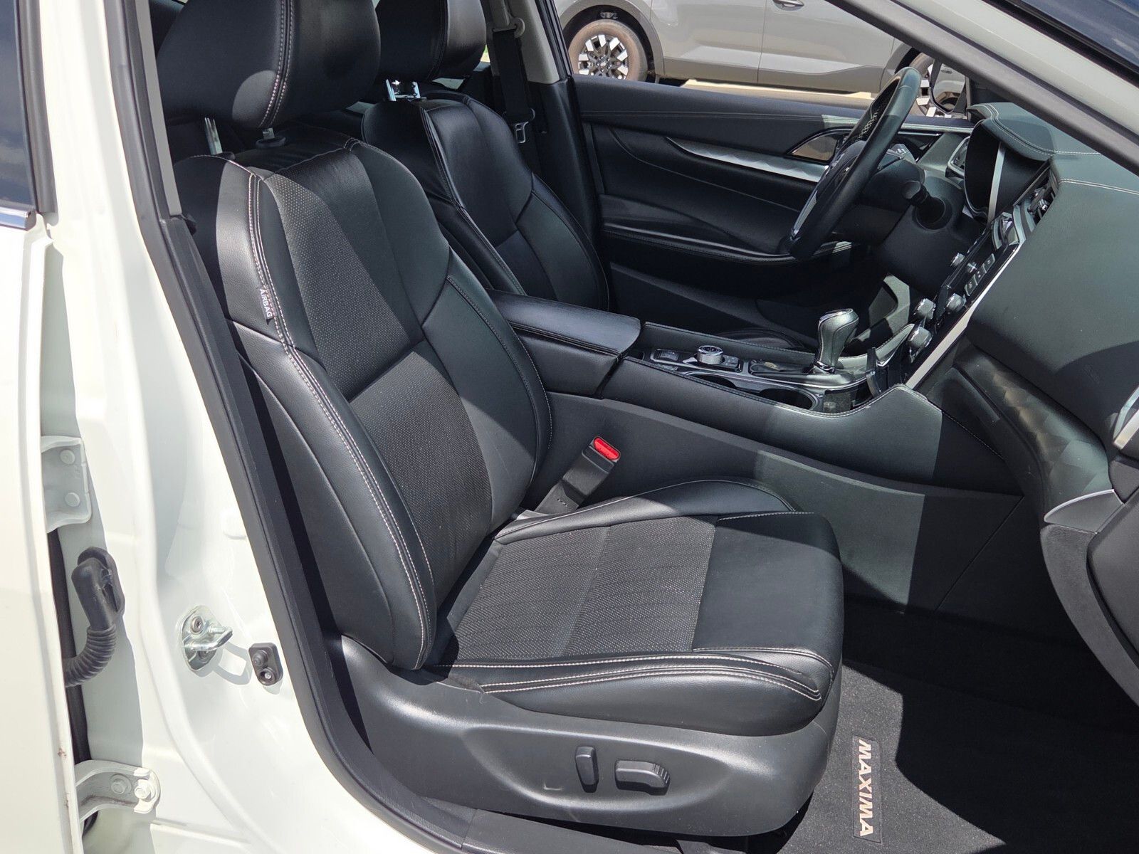 Used 2023 White Nissan SV image 15
