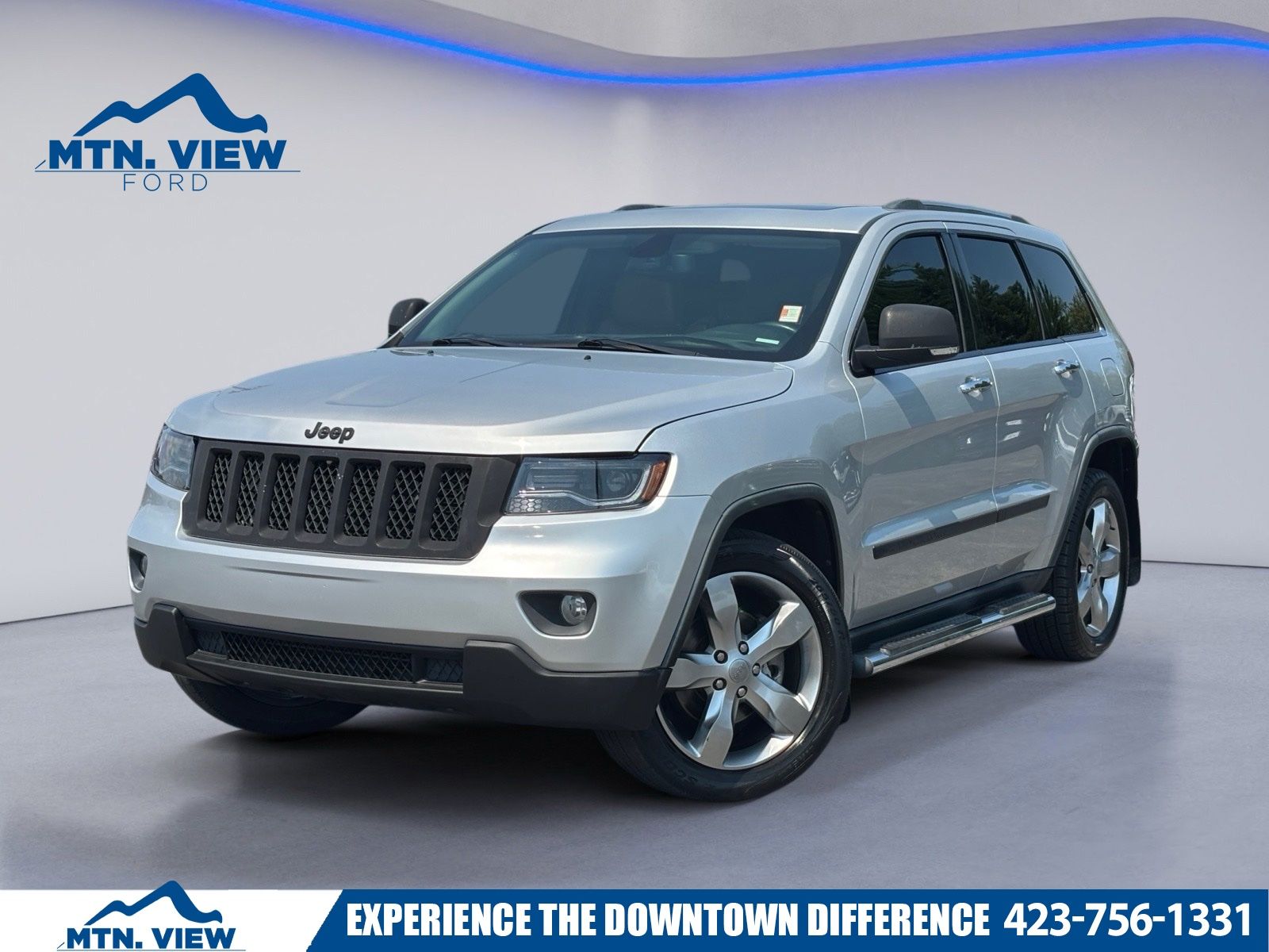 Bright Silver Metallic Clearcoat 2013 Jeep Grand Cherokee SUV / Crossover 4X2 5-Speed Automatic