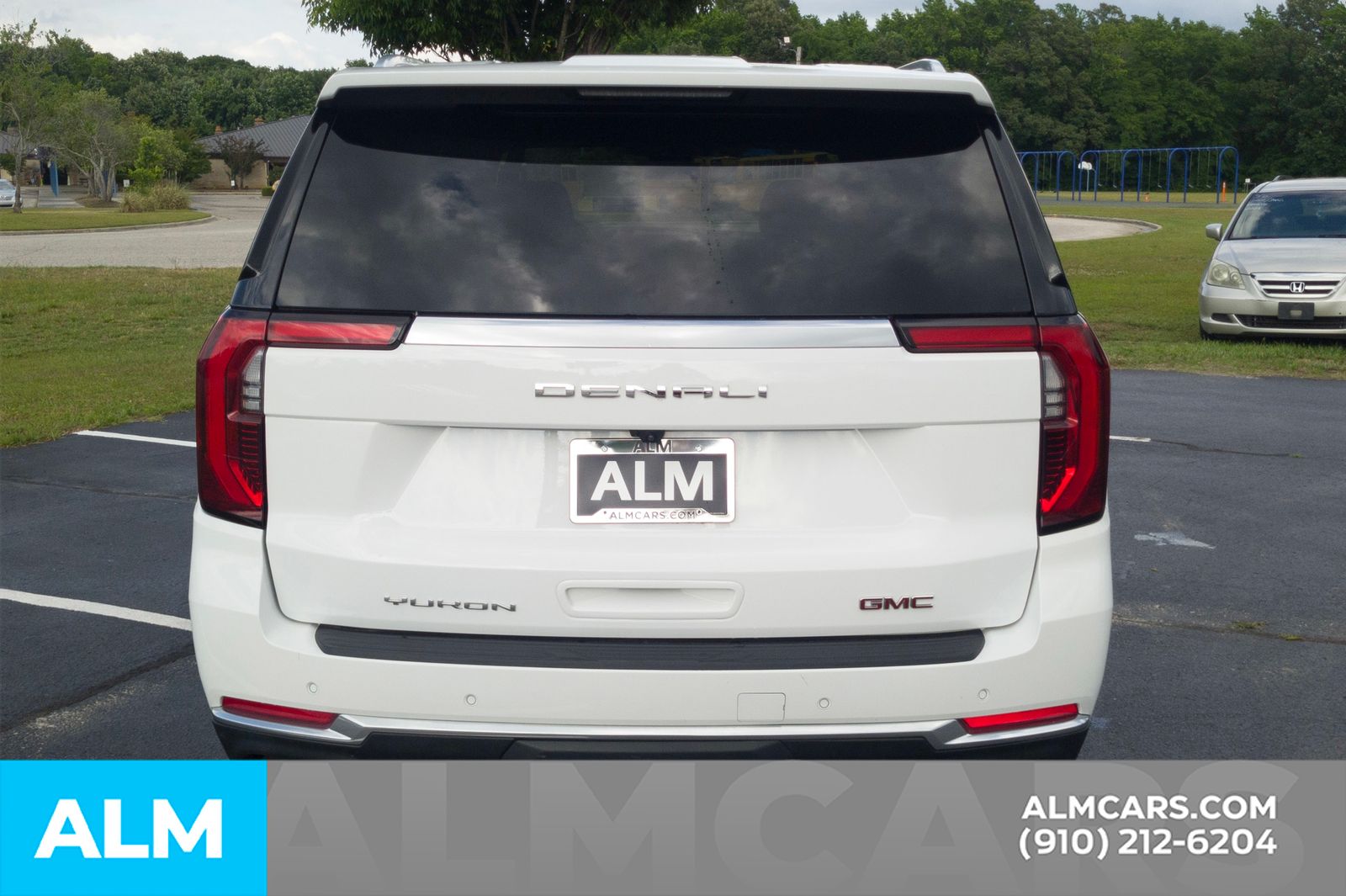 Used 2025 Summit White GMC Denali image 7