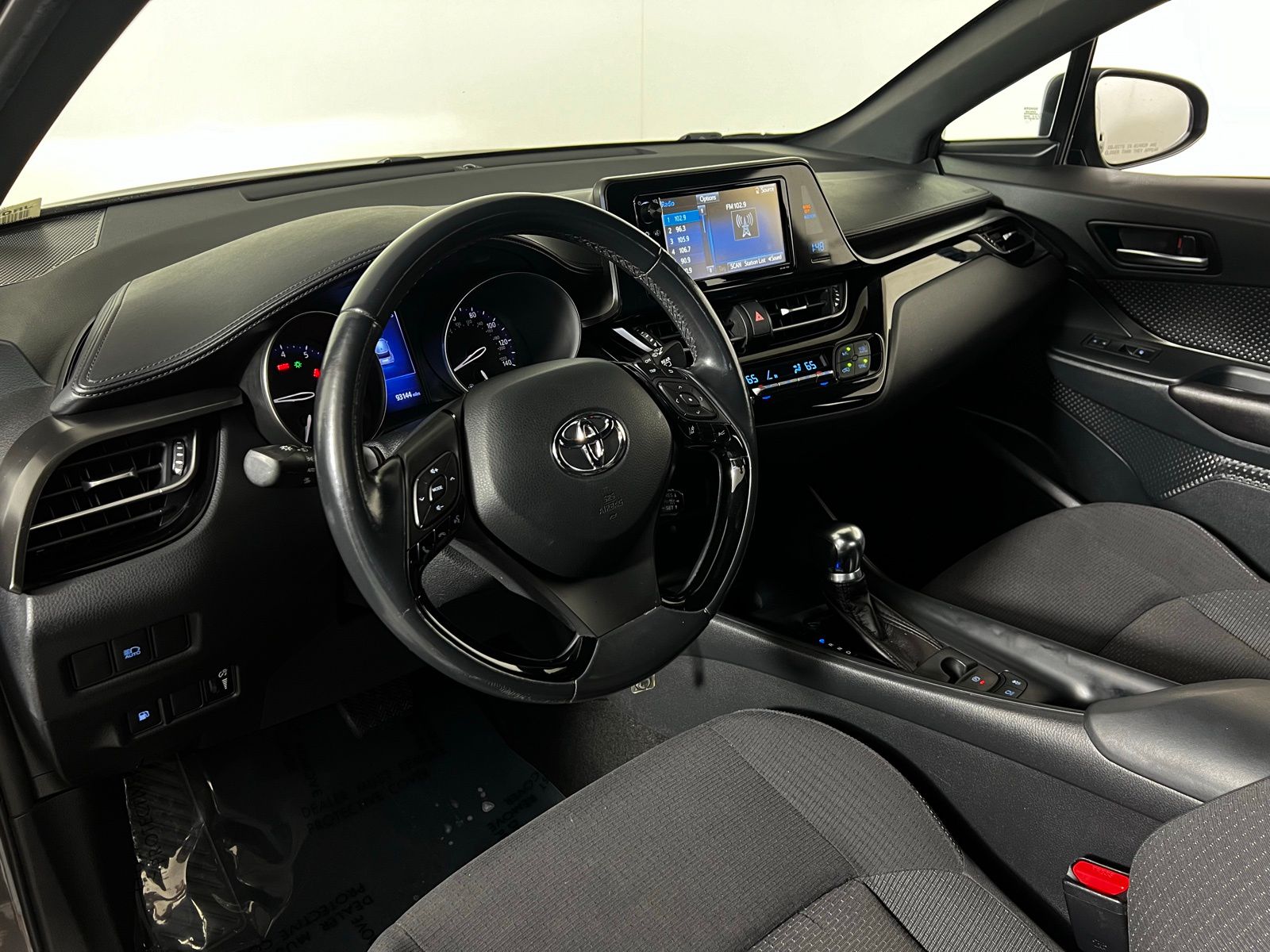 2018 Toyota C-HR XLE 12