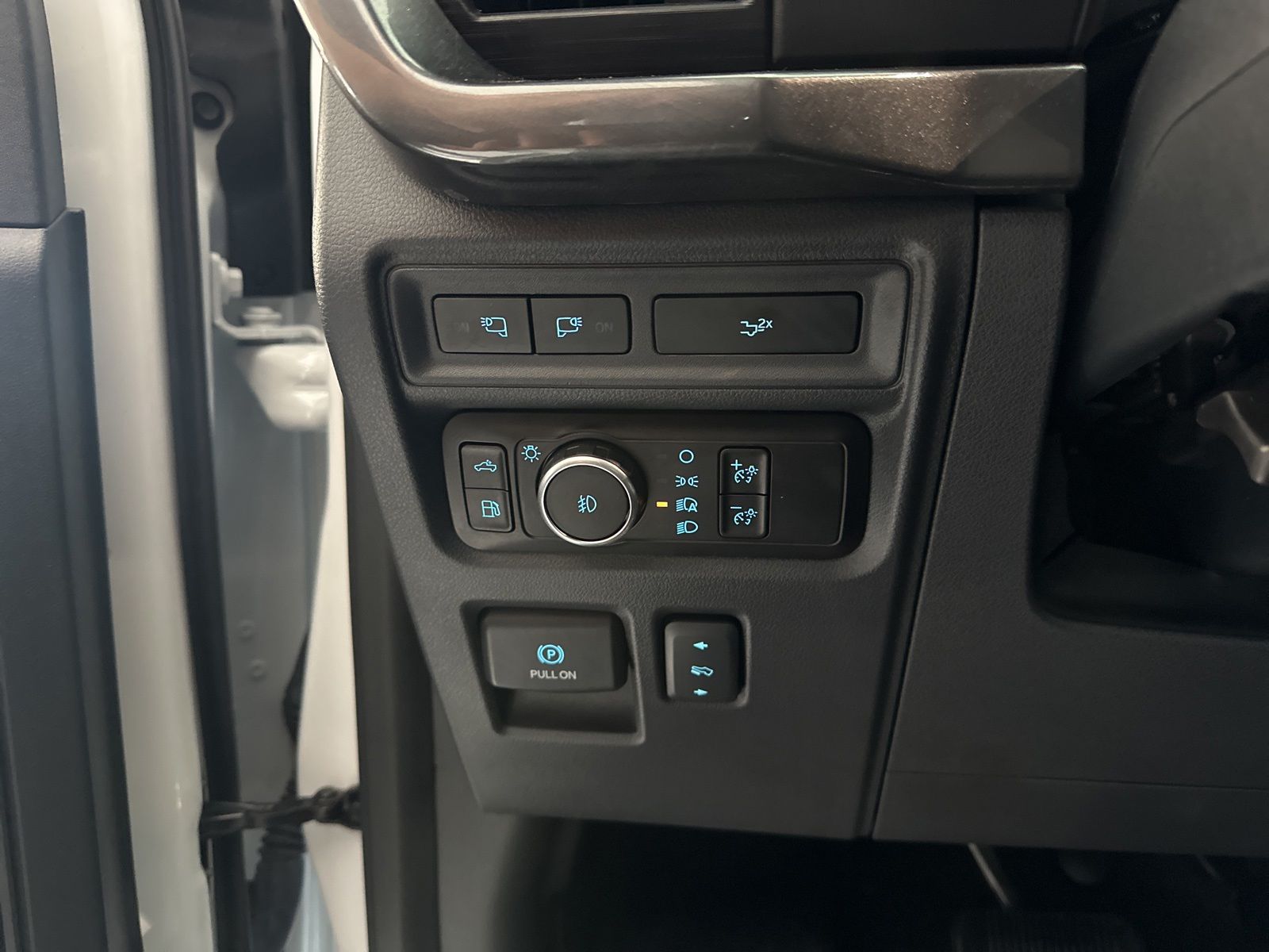 Certified Used 2023 Oxford White Ford XLT image 21