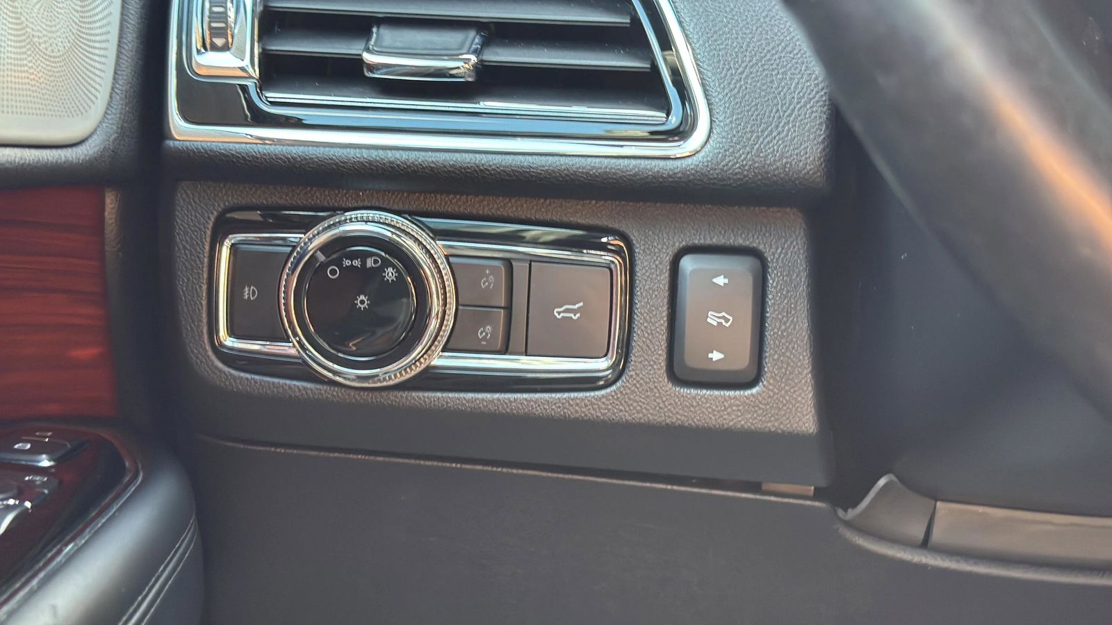 Used Car 2020 Lincoln Navigator  Reserve For Sale Under $40,000 In Austin, Texas