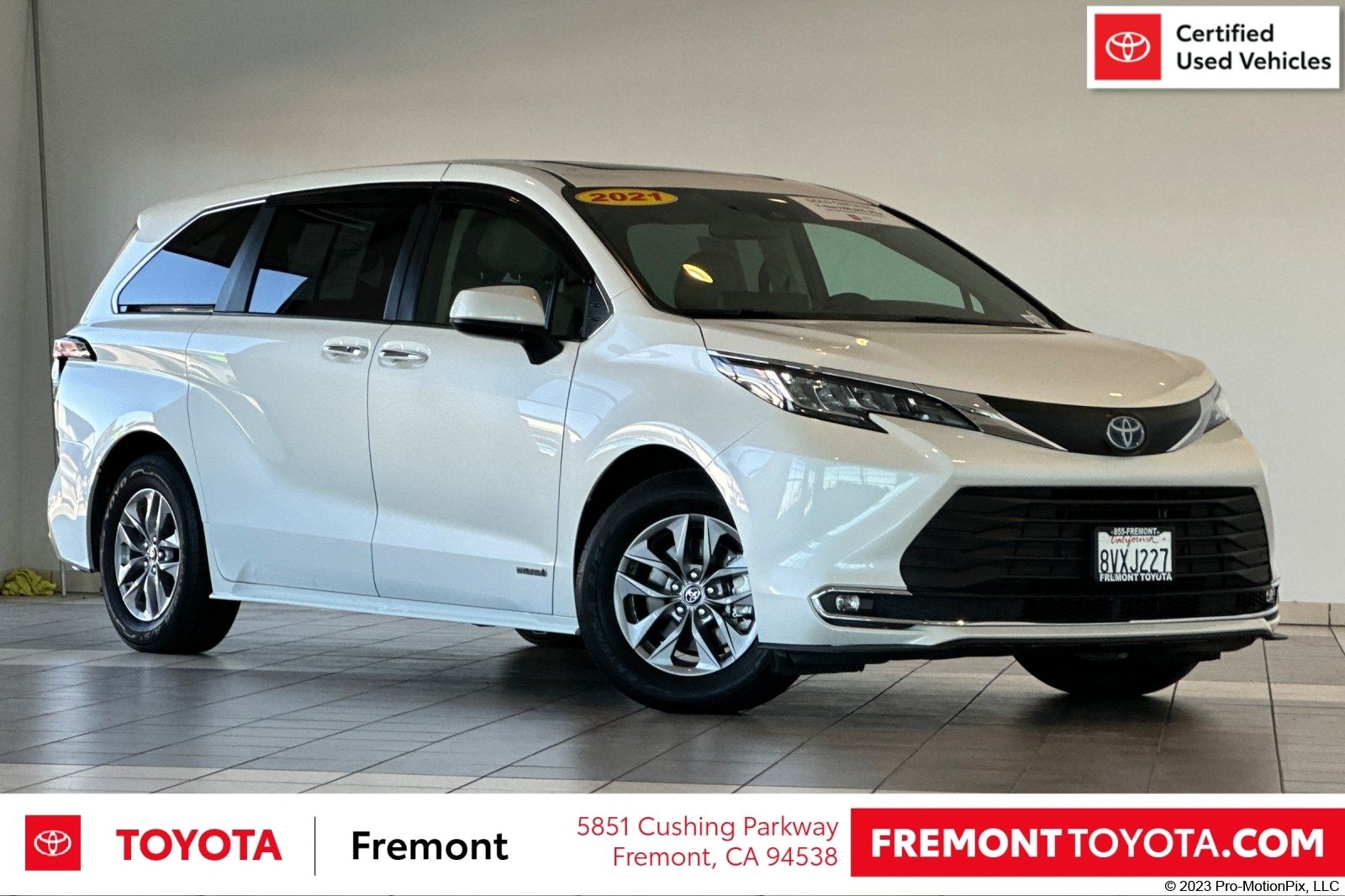 White (Blizzard Pearl) 2021 Toyota Sienna XLE 7-Passenger FWD Minivan Front-Wheel Drive Continuously Variable Transmission