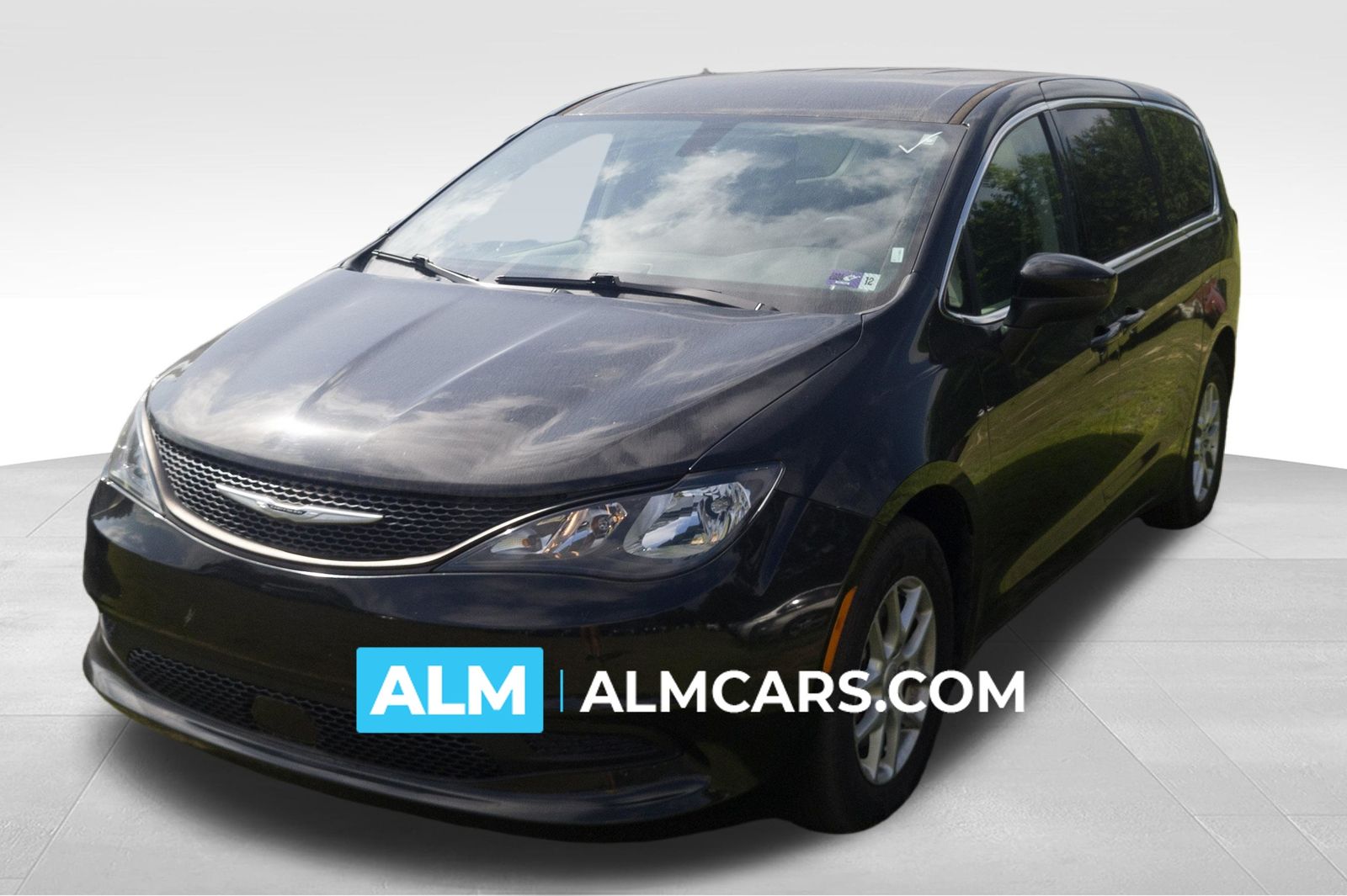 2022 Chrysler Voyager LX's photo