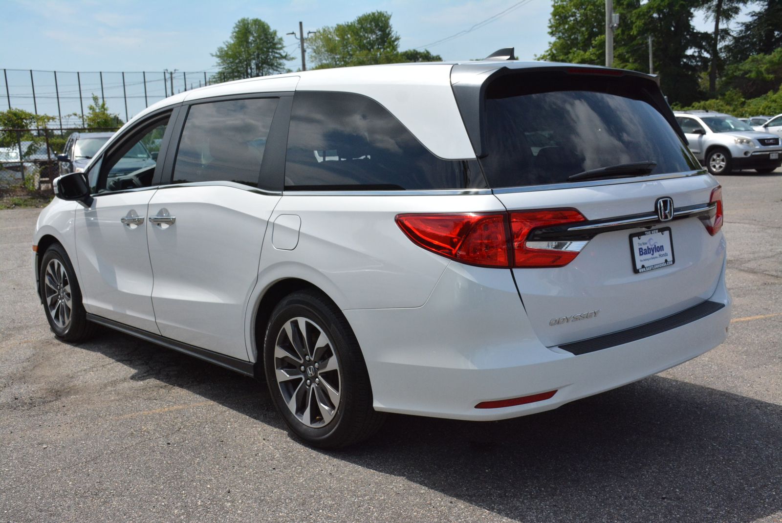 View vehicle photo 3