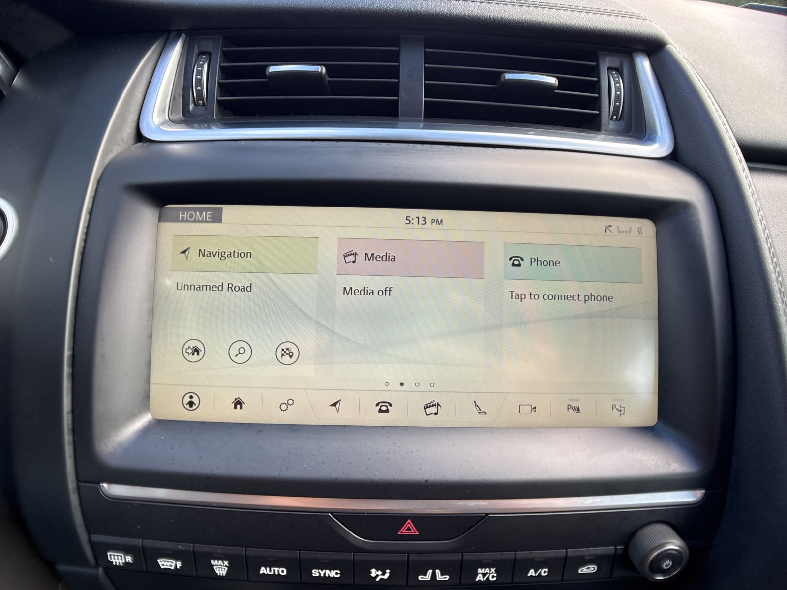 Used 2020  Jaguar SE image 4