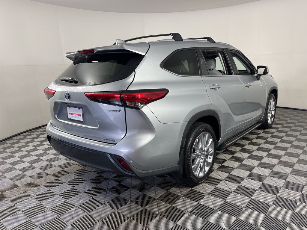 Thumbnail: 2021 Toyota Highlander - 18