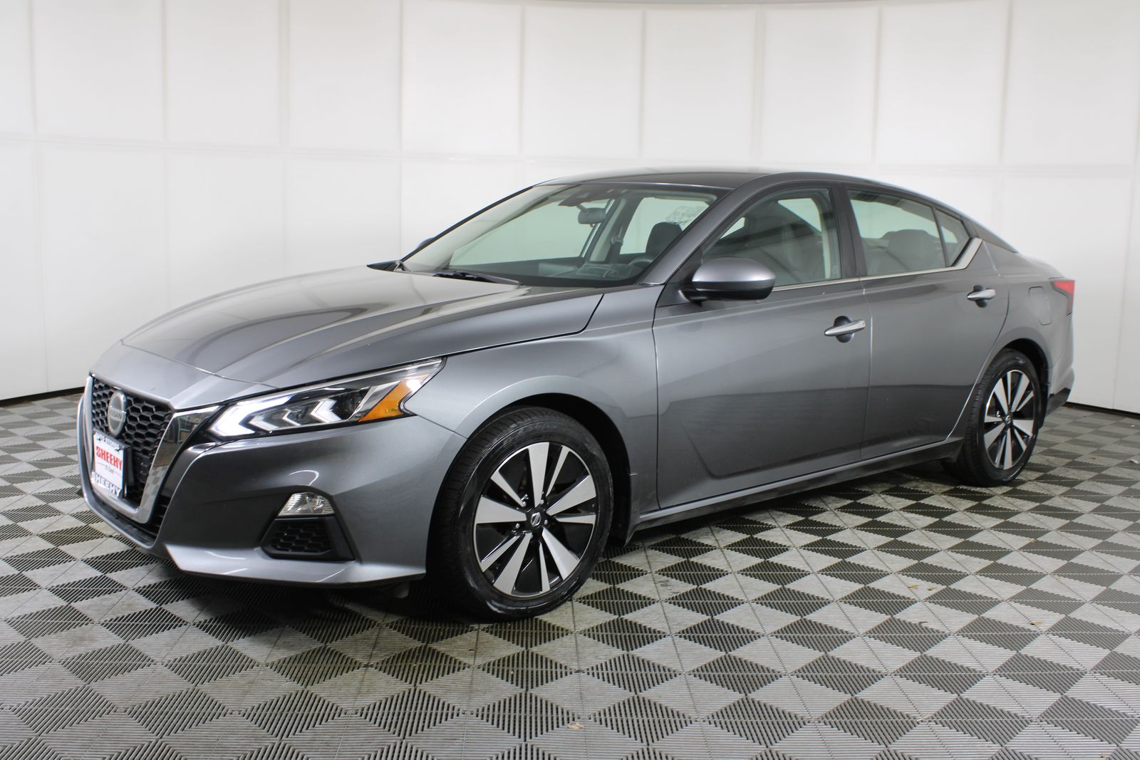 Used 2022 Gray Nissan 2.5 SV image 3