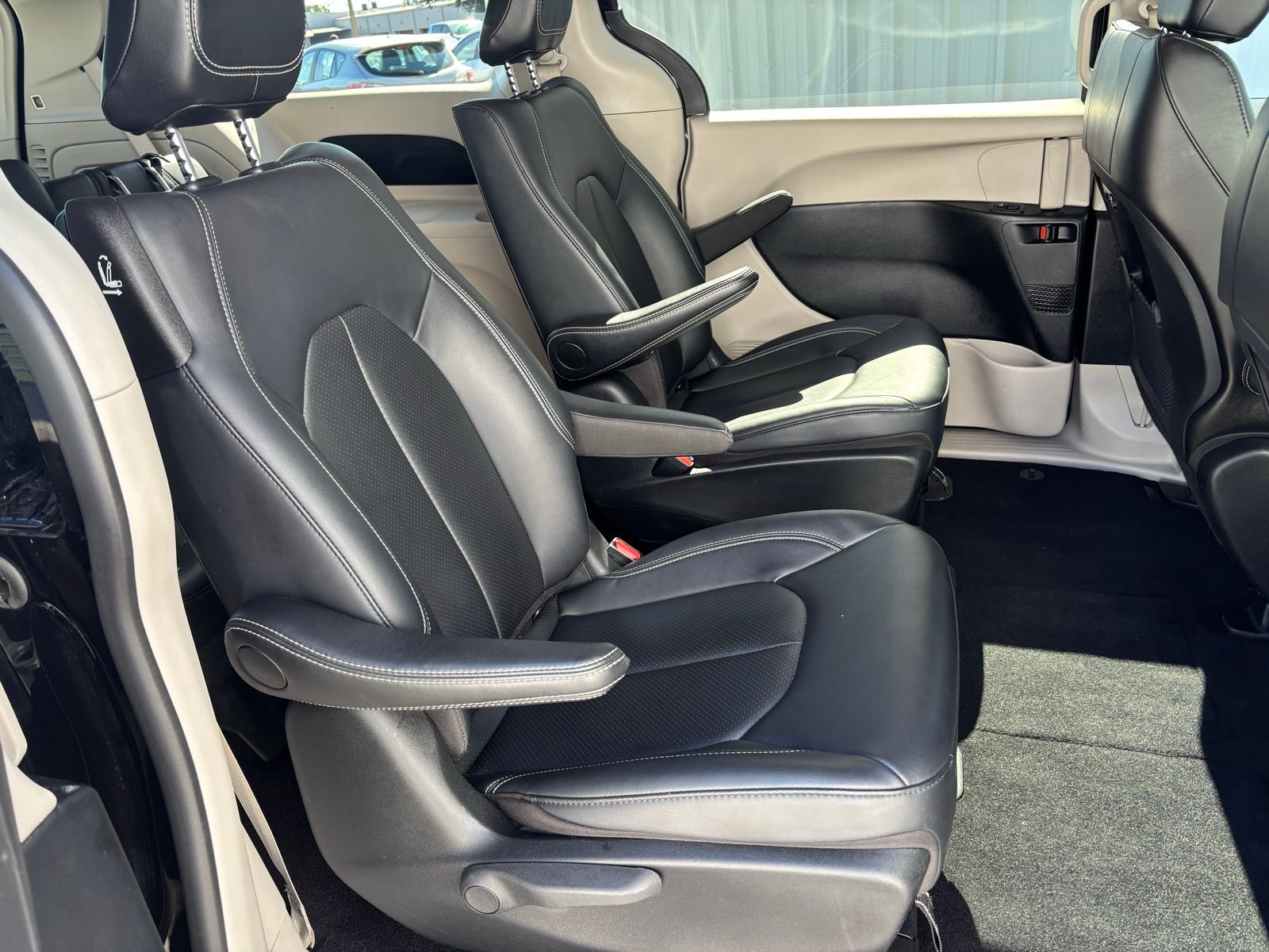 Used Car 2024 Chrysler Pacifica Hybrid  Select For Sale Under $35,000 In Austin, Texas