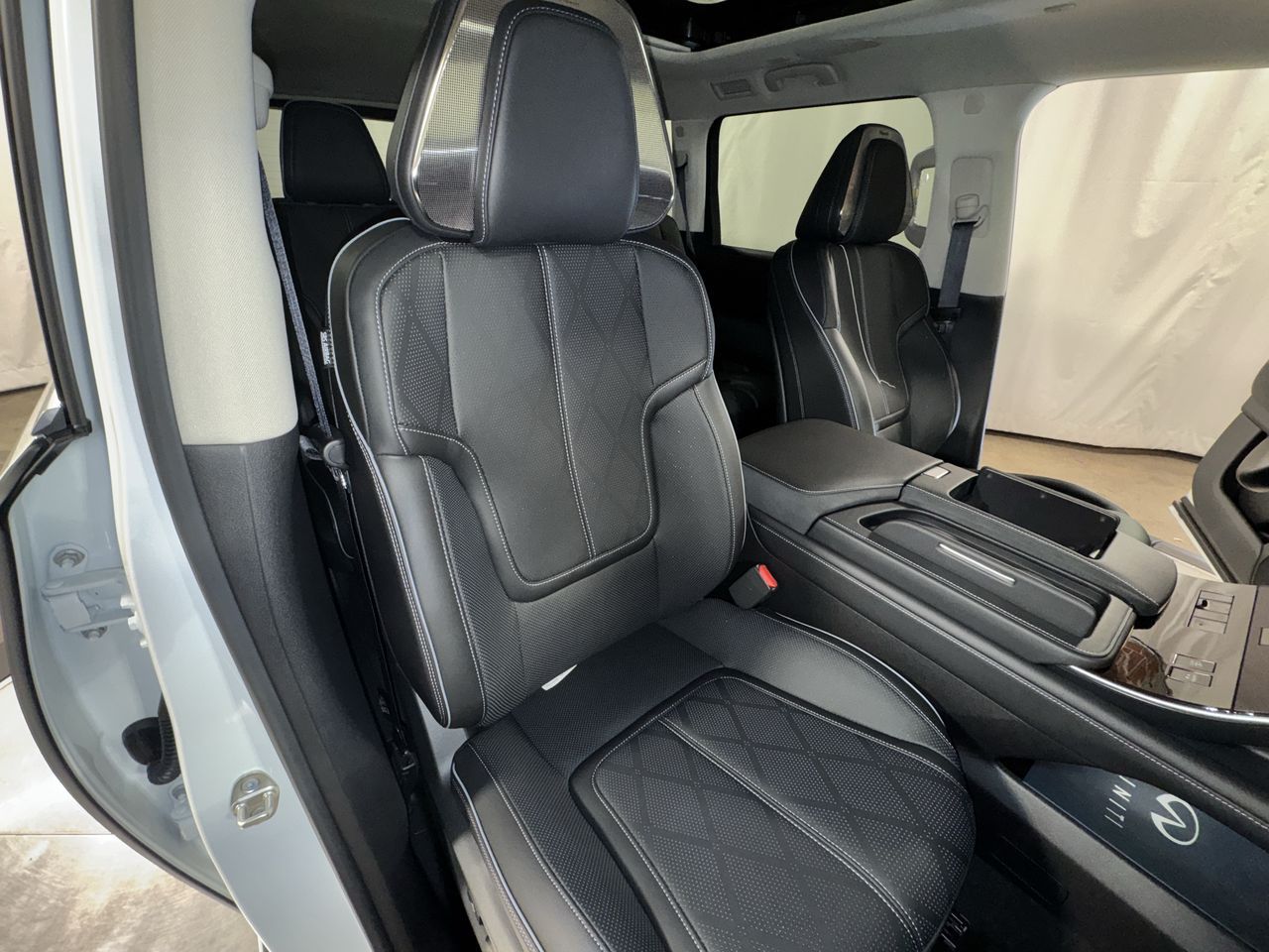 2025 Infiniti QX80 Sensory photo 30