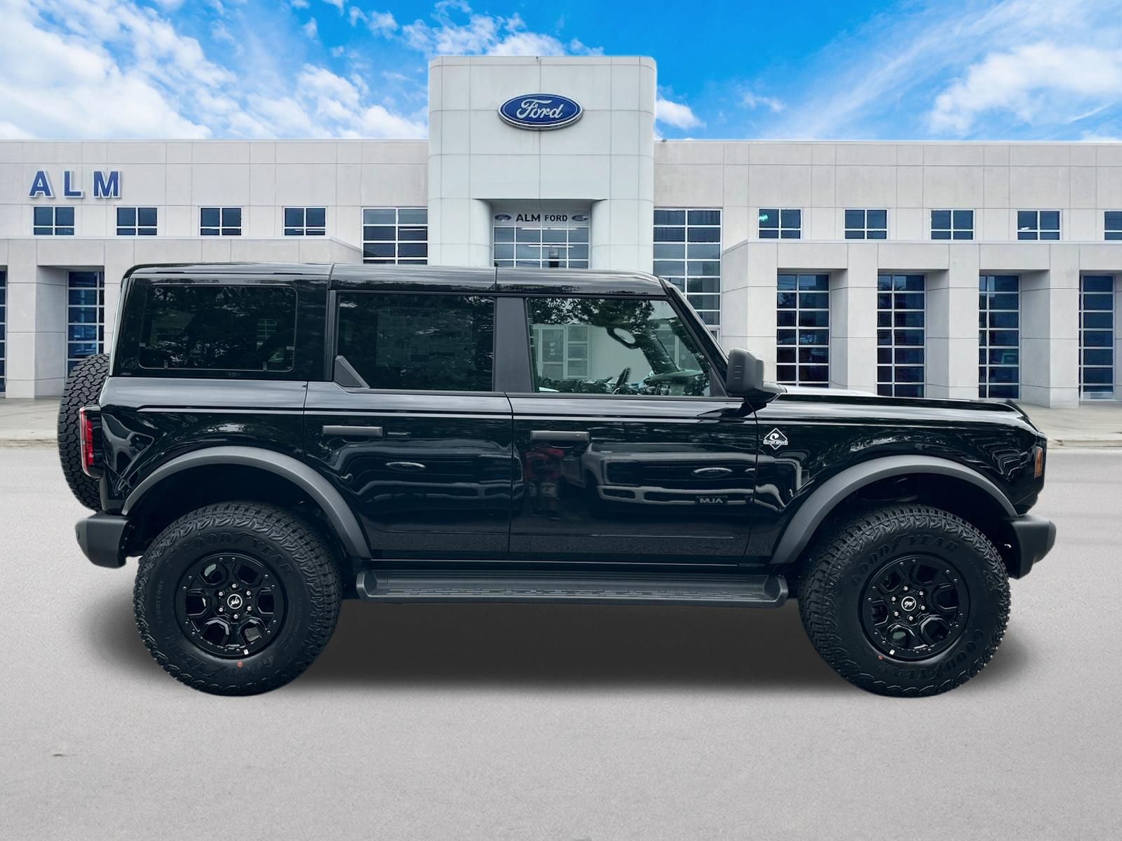 New 2026 Shadow Black Ford Outer Banks® image 5
