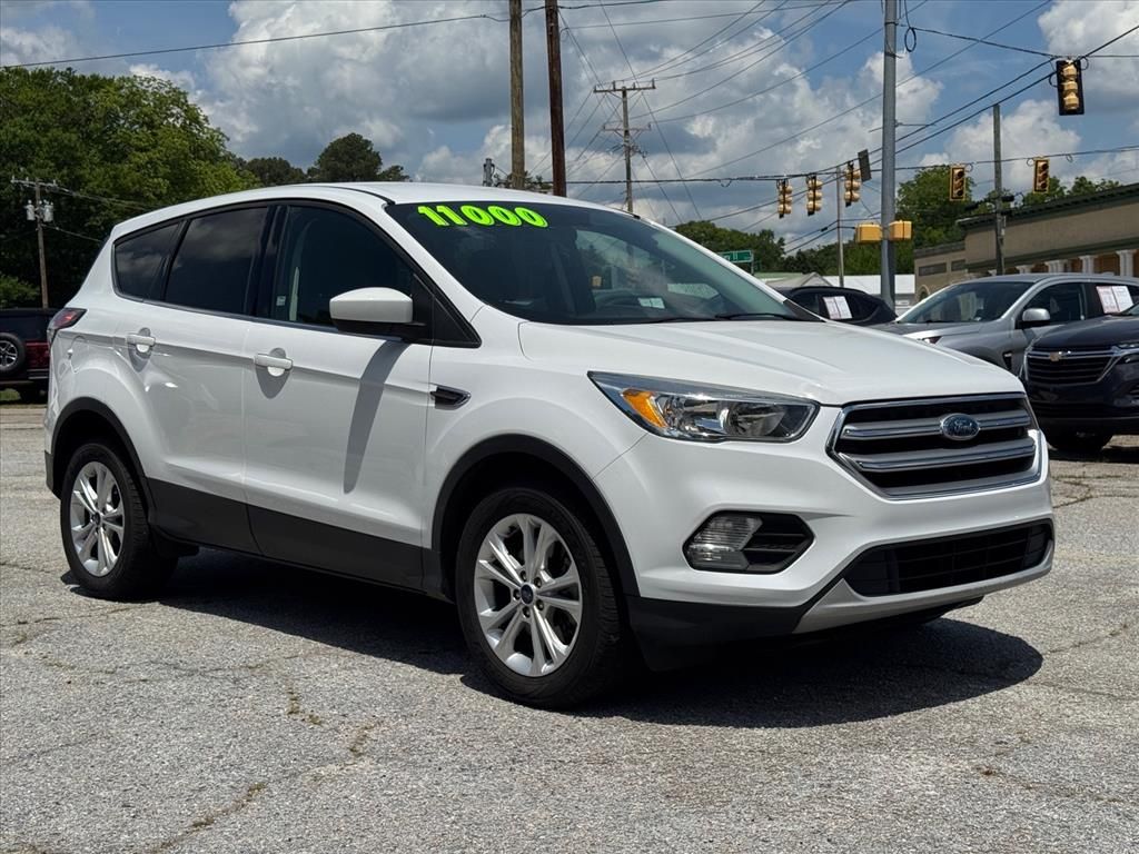 Oxford White 2017 Ford Escape SE FWD SUV / Crossover Front-Wheel Drive 6-Speed Automatic