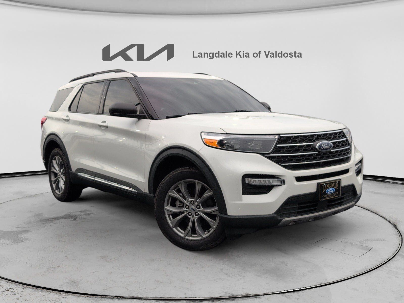 White Metallic 2023 Ford Explorer SUV / Crossover All-Wheel Drive Automatic