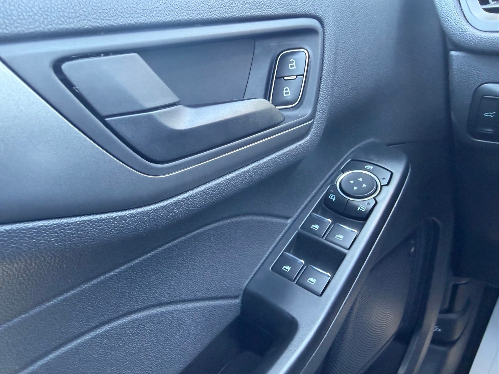 2024 Ford Escape image 25