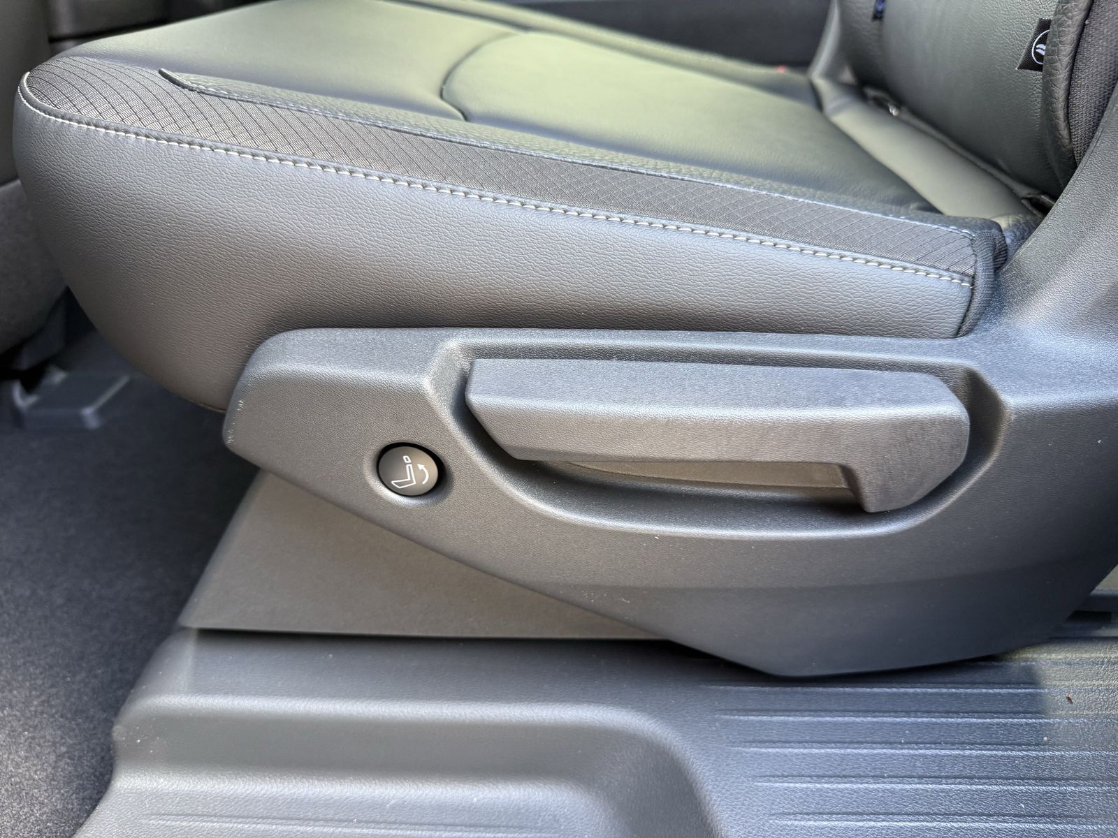 2025 Nissan Pathfinder SL photo 24