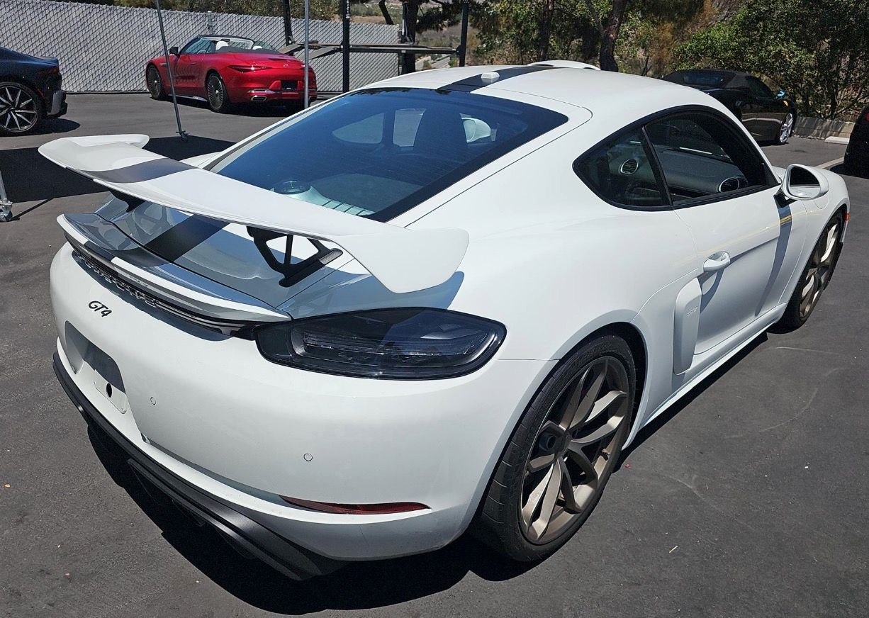 2021 Porsche 718 Cayman GT4 — photo 2