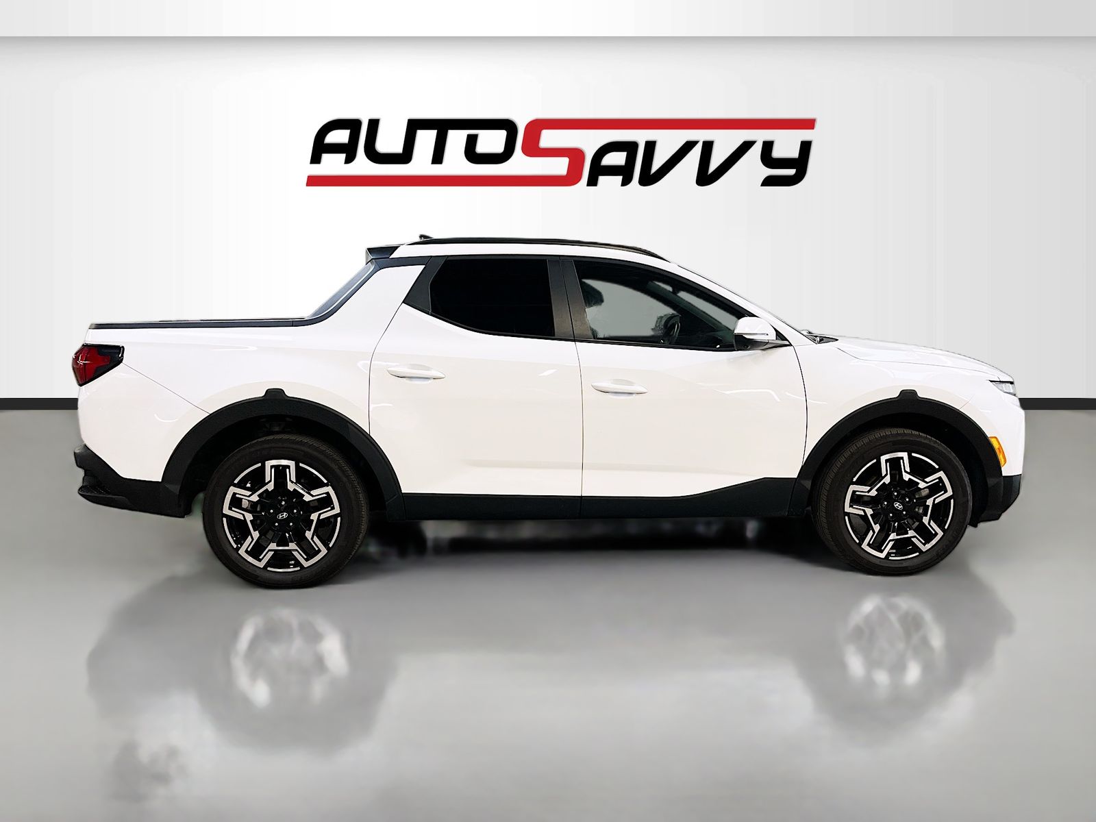 Used 2025 White Hyundai Limited image 8