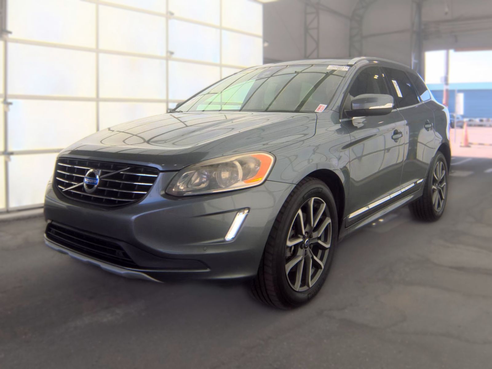 Bright Silver Metallic 2016 Volvo XC60 SUV / Crossover All-Wheel Drive 6-Speed Automatic