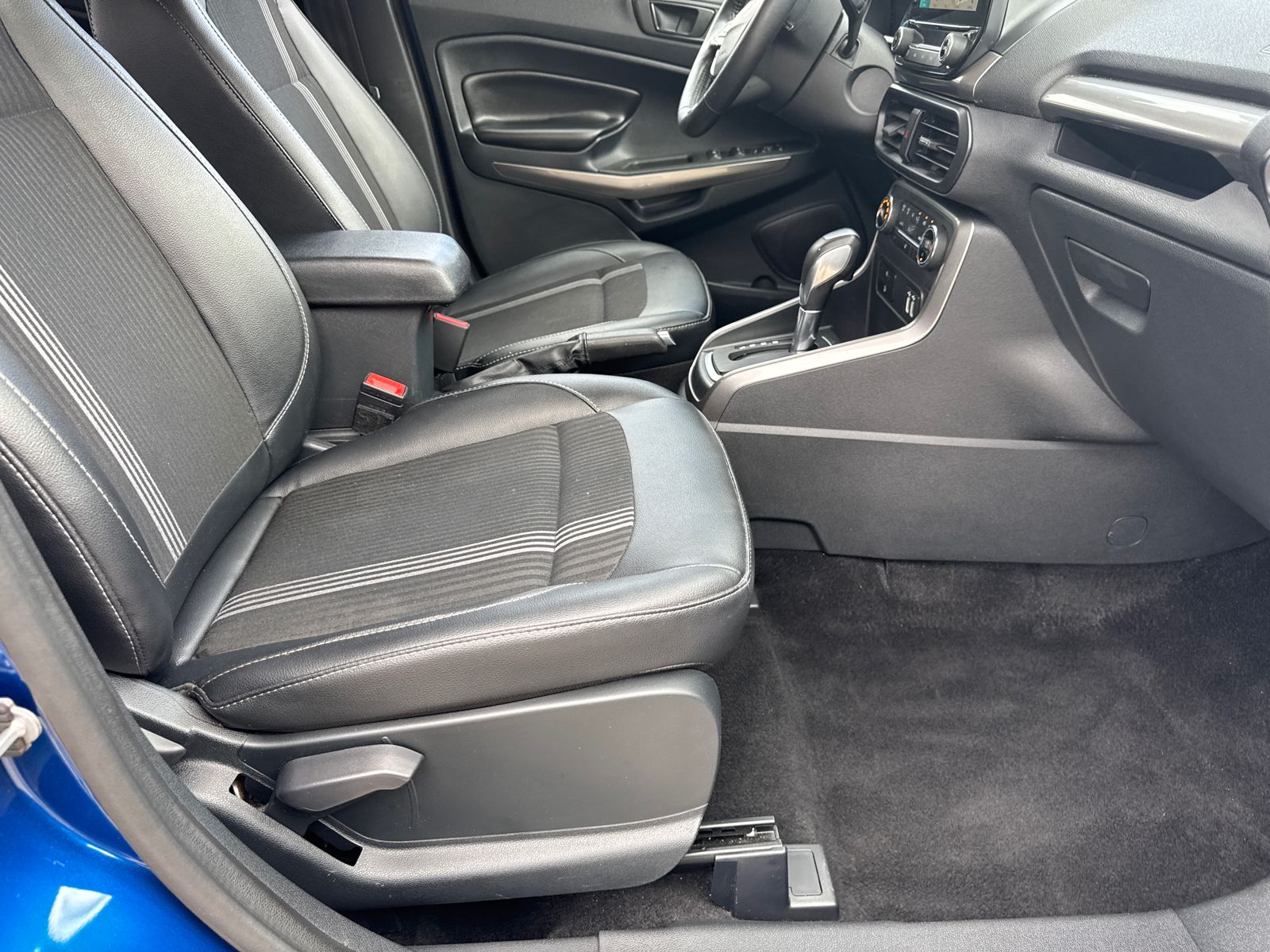 2019 Ford EcoSport SES photo 11