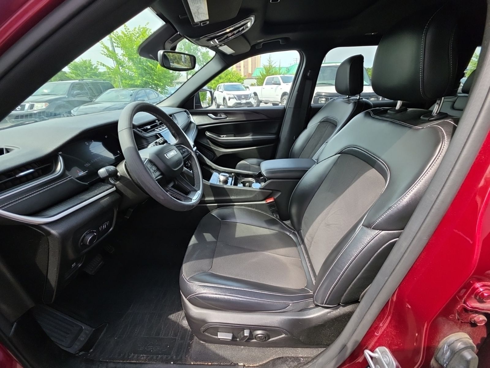 Used 2023 Red Jeep Altitude image 8