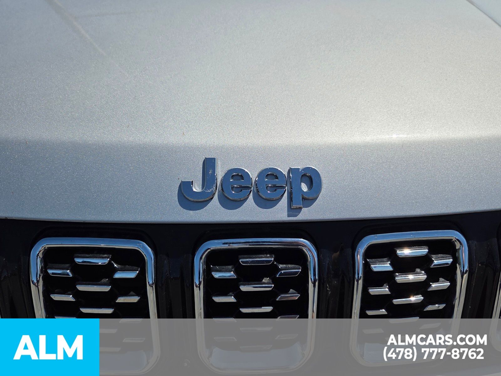 Used 2025 Silver Zynith Metallic Clearcoat Jeep Limited image 29