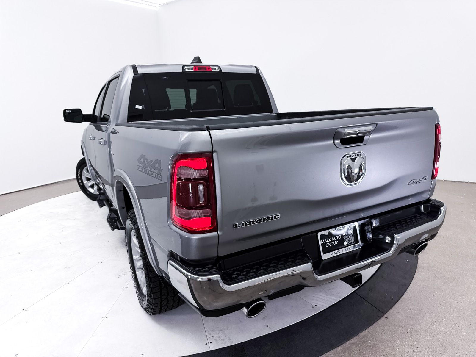 View vehicle photo 6