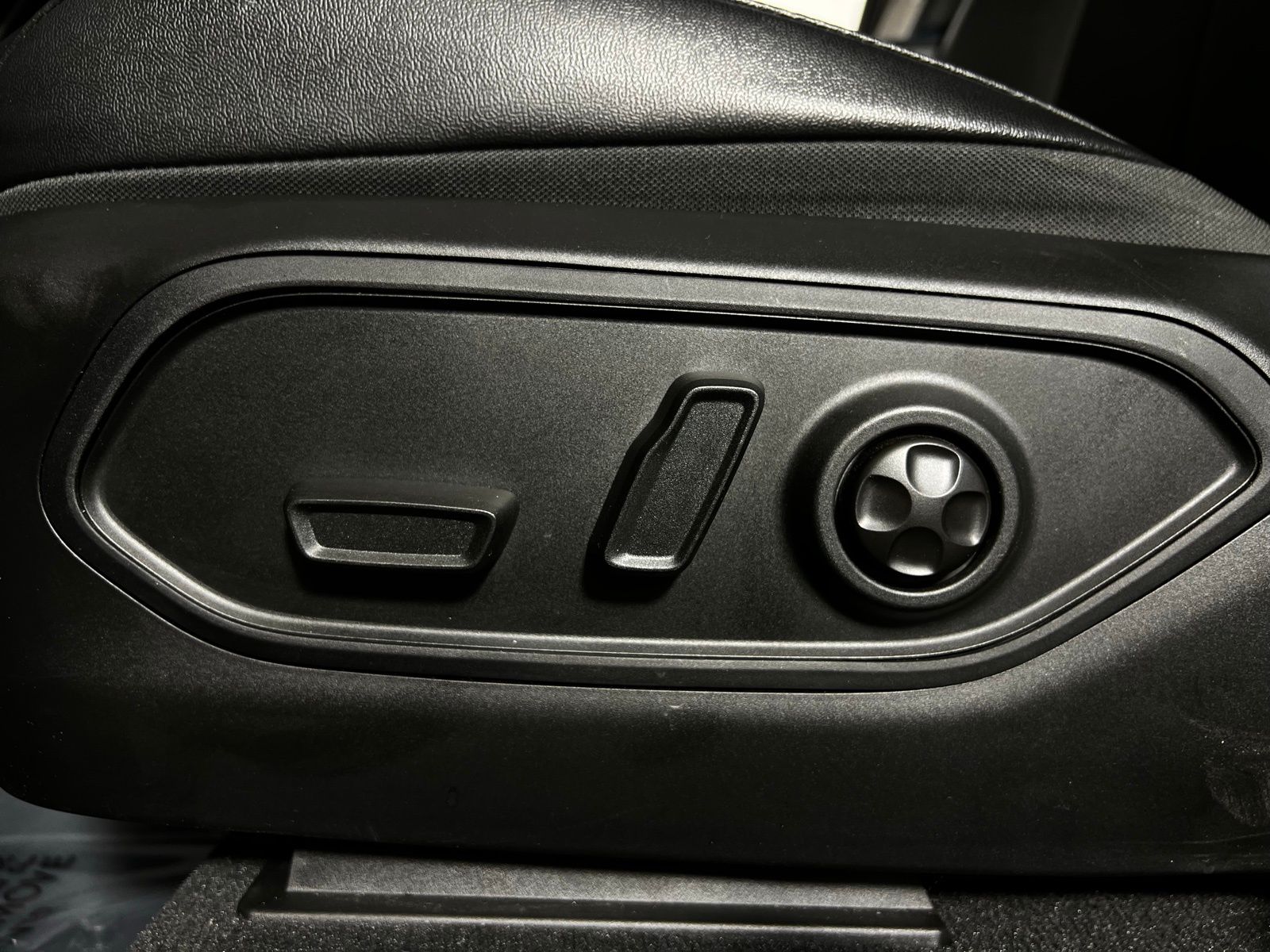 Thumbnail: 2024 Jeep Grand Cherokee - 14