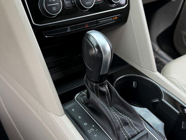 Used 2023 Black Volkswagen 3.6L V6 SE w/Technology image 19