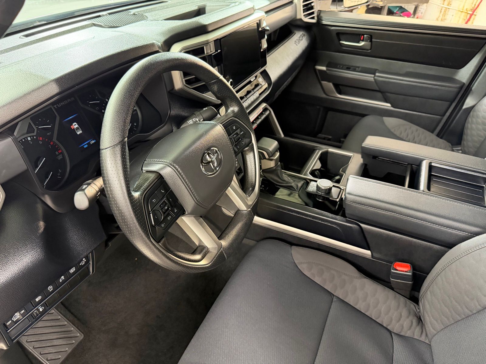 Used 2025 White Toyota SR5 image 31