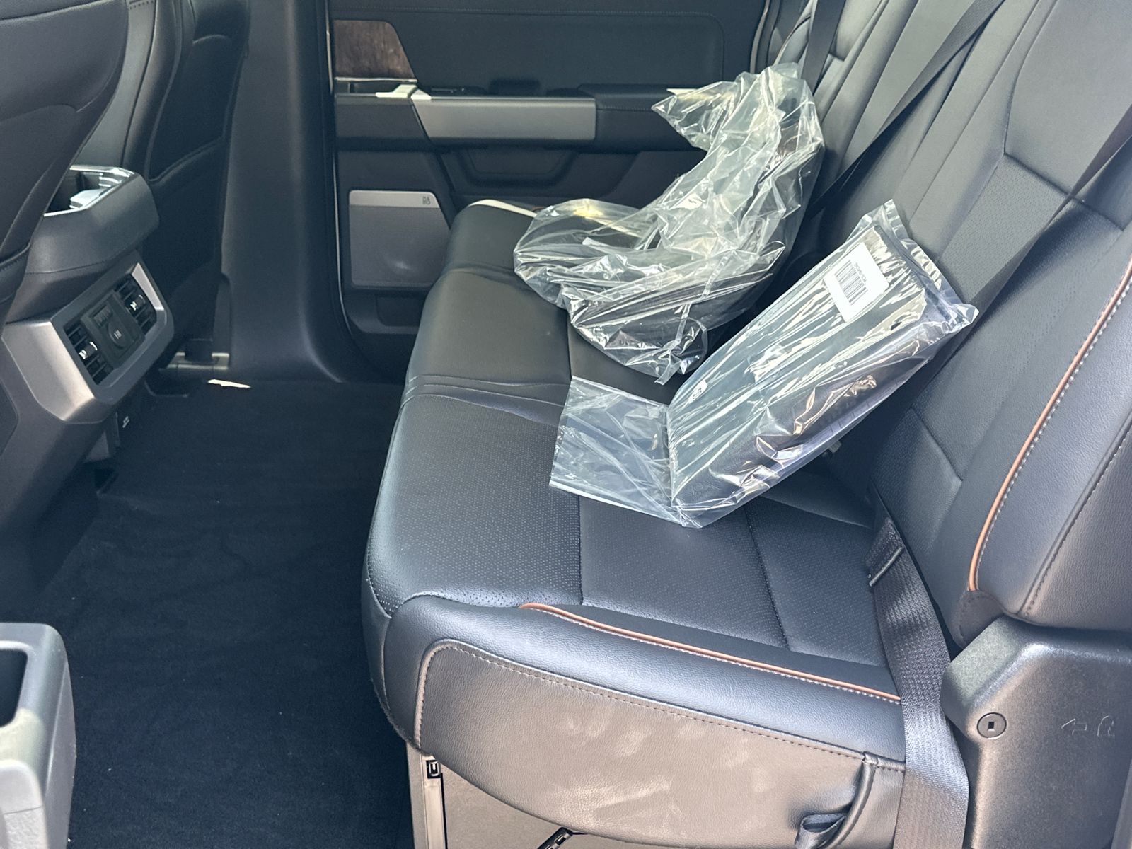 New 2026 Oxford White Ford F-250® Lariat® image 21