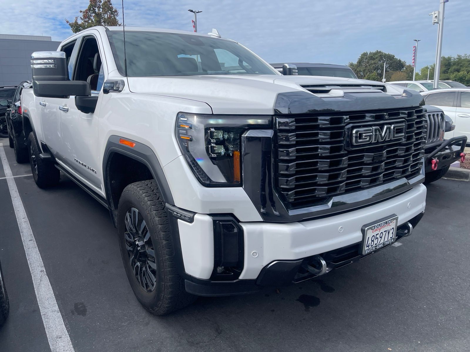 White Frost Tricoat 2024 GMC Sierra 2500HD Pickup Truck Four-Wheel Drive Automatic