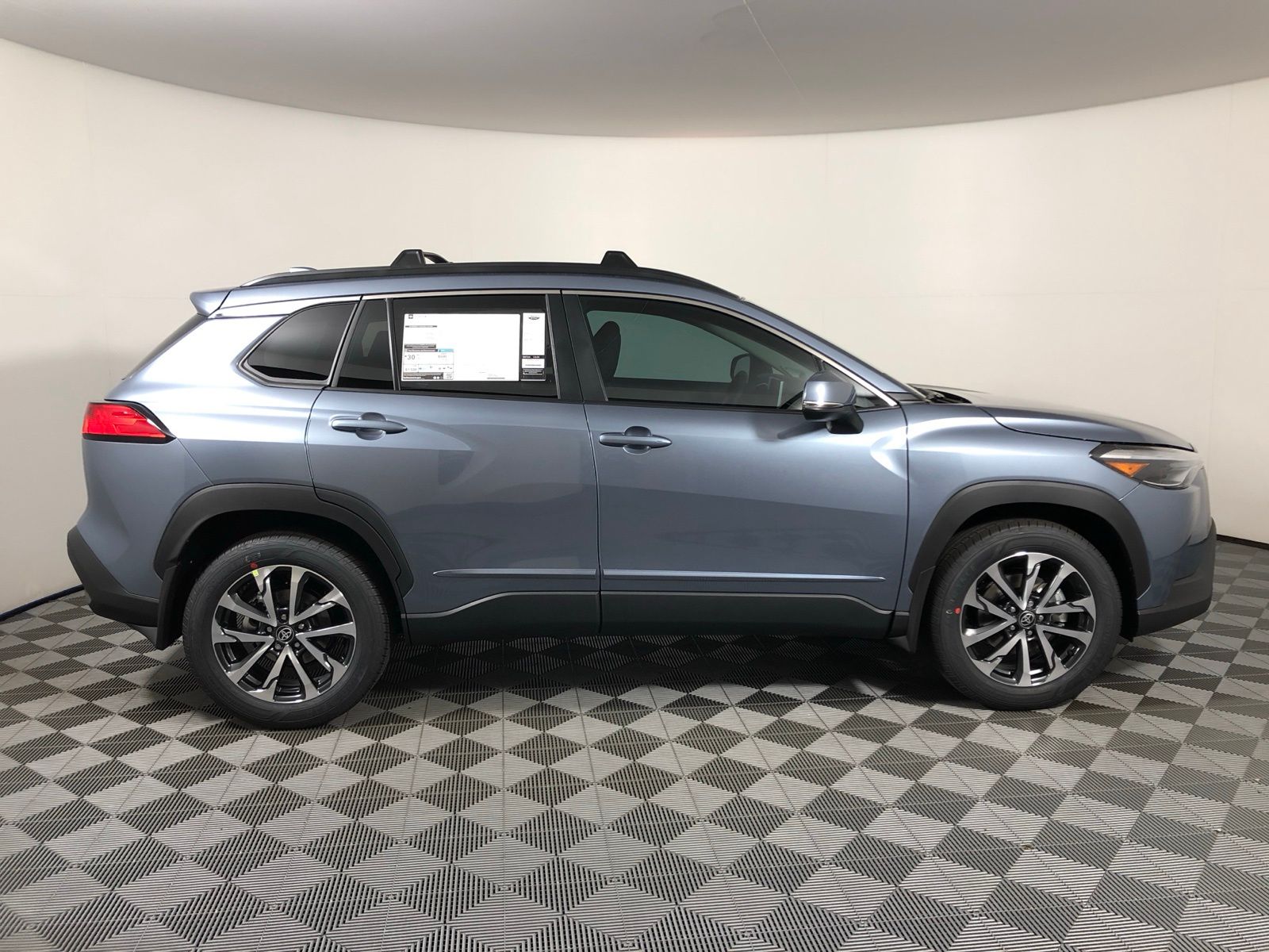 2025 Toyota Corolla Cross XLE 4