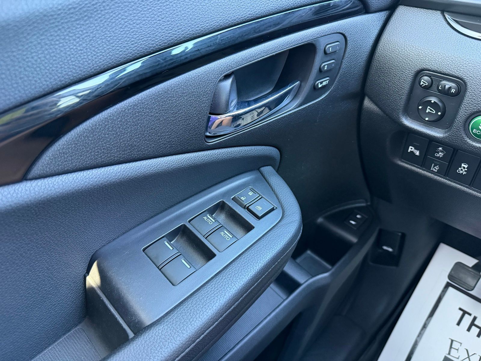 2019 Honda Pilot image 32